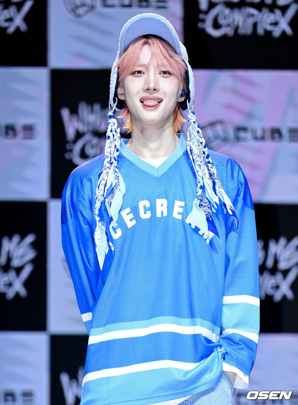 펜타곤 후이의 첫 솔로 앨범 'WHU IS ME : Complex'(후 이즈 미 : 콤플렉스) 발매 기념 쇼케이스가 16일 오후 서울 광진구 예스24 라이브홀에서 열렸다.후이는 데뷔 8년 만에 첫 솔로 앨범 'WHU IS ME : Complex'(후 이즈 미 : 콤플렉스)를 발매, 본인만의 유니크한 세계관 속에 자전적 이야기를 담아냈다. 이번 신보는 자신의 결핍과 콤플렉스를 인정하고 이를 극복하는 과정을 거친 후이가 자신만의 방식으로 세상을 변화시키겠다는 각오가 느껴진다.후이가 포즈를 취하고 있다. 2024.01.16/cej@osen.co.kr