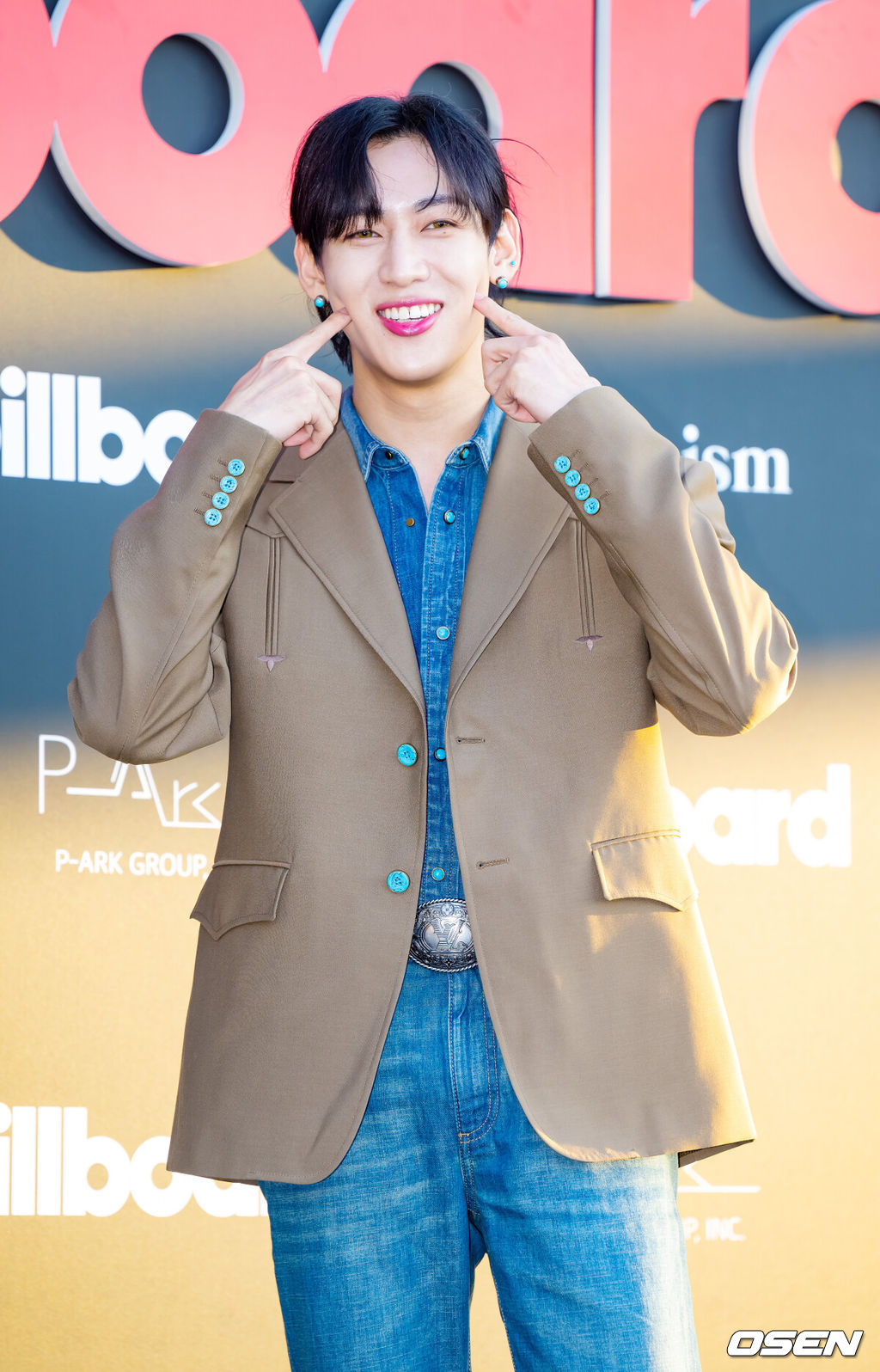 27일 오후 서울 중구 서울 신라호텔 영빈관에서 'Billboard K POWER 100' 이벤트 포토월 행사가 진행됐다. 이 행사는 빌보드 코리아의 공식 론칭을 기념하는 자리로, 한국 대중음악의 근 100년 역사를 기념하며 K-팝을 중심으로 한 한국 음악이 세계 음악 산업에 끼친 영향력을 조명하기 위해 마련됐다.가수 뱀뱀이 포토타임을 갖고 있다. 2024.08.27 / rumi@osen.co.kr