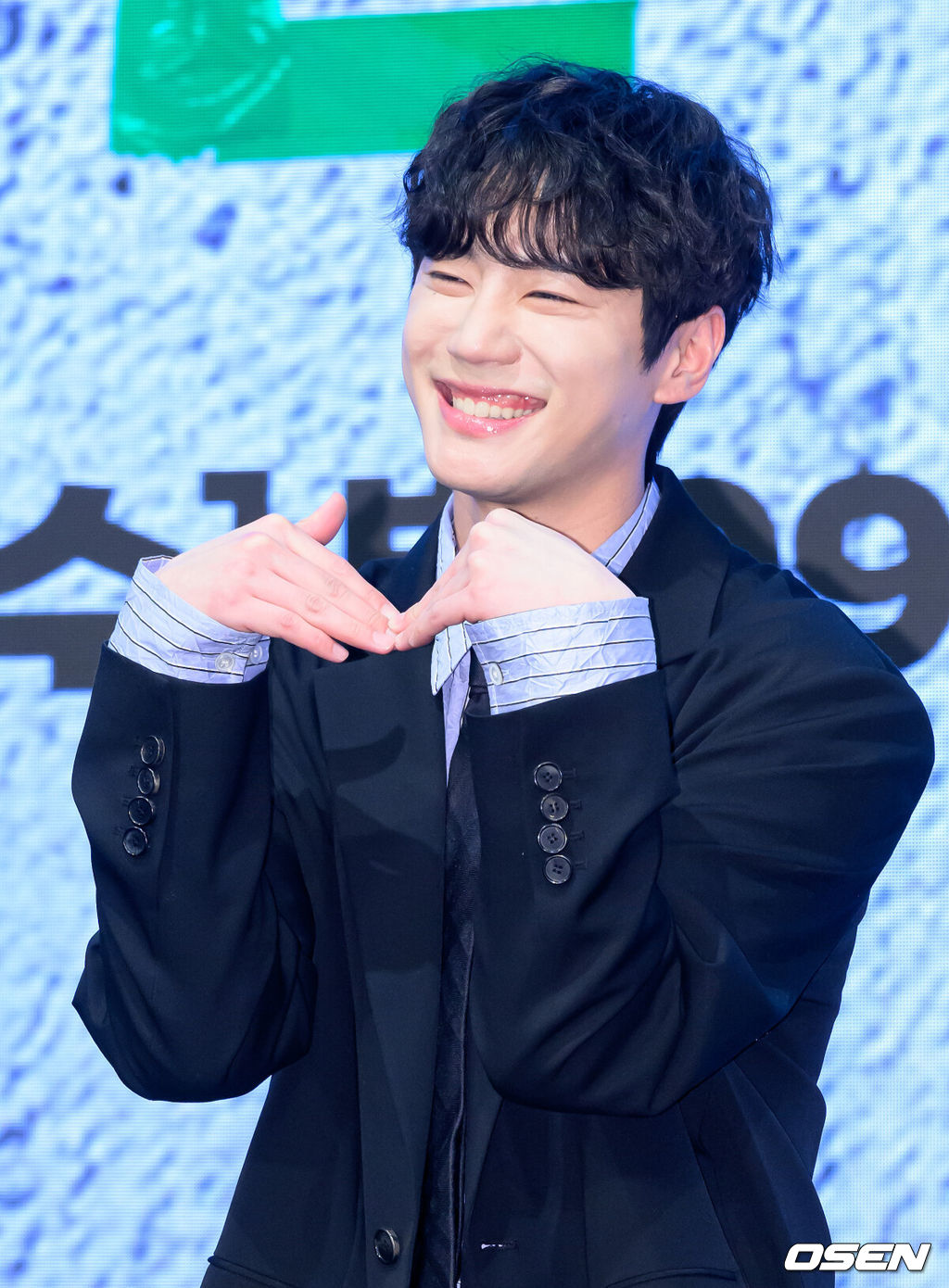 29일 오후 서울 구로구 더세인트에서 KBS 2TV 새 수목드라마 ‘24시 헬스클럽’ 제작발표회가 열렸다.‘24시 헬스클럽’은 근성이 넘치는 헬치광이 관장 도현중이 근심이 과다한 헬린이 회원들의 인생을 파격 교정하며 펼쳐지는 두근두근 근(筋)성장 코맨스(코믹 로맨스)다.배우 이준영이 포토타임을 가지고 있다. 2025.04.29 /sunday@osen.co.kr