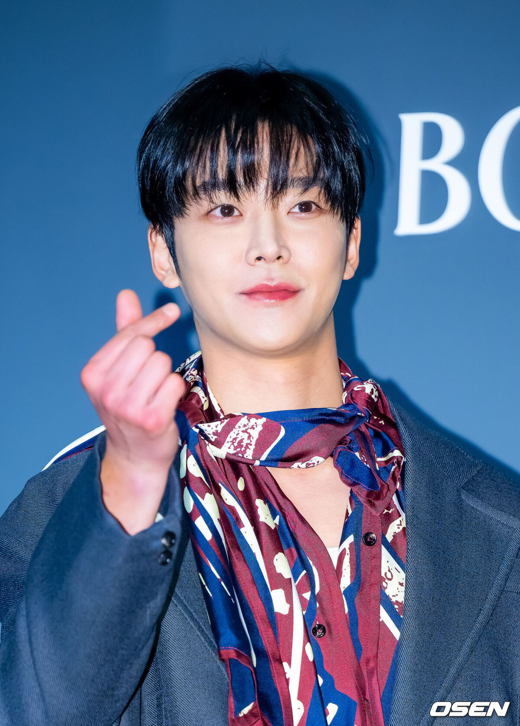 배우 로운이 25일 오후 리움 미술관 로비에서 열린 피에르 위그 개인전 프리뷰 포토콜에 참석했다.이 자리에는 배우 손예진, 김다미, 주지훈, 로운 등이 참석했다.배우 로운이 입장하며 포즈를 취하고 있다. 2025.02.25 / rumi@osen.co.kr