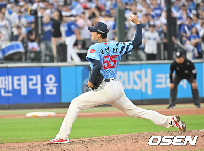 [OSEN=부산, 이석우 기자] 22일 부산 사직야구장에서 2025 신한 SOL 뱅크 KBO 리그 롯데 자이언츠와 삼성 라이온즈의 경기가 열렸다. 홈팀 롯데는 박세웅이, 방문팀 삼성은 원태인이 선발 출전했다.롯데 자이언츠 윤성빈이 역투하고 있다. 2025.06.22 / foto0307@osen.co.kr