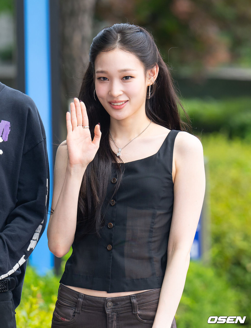 8일 오후 서울 마포구 MBC에서 라디오 ‘정오의 희망곡 김신영입니다’ 생방송이 진행됐다. 이날 라디오에는 그룹 올데이프로젝트(ALLDAY PROJECT)가 출연했다. 올데이프로젝트 애니가 포즈를 취하고 있다. 2025.07.08 / ksl0919@osen.co.kr  