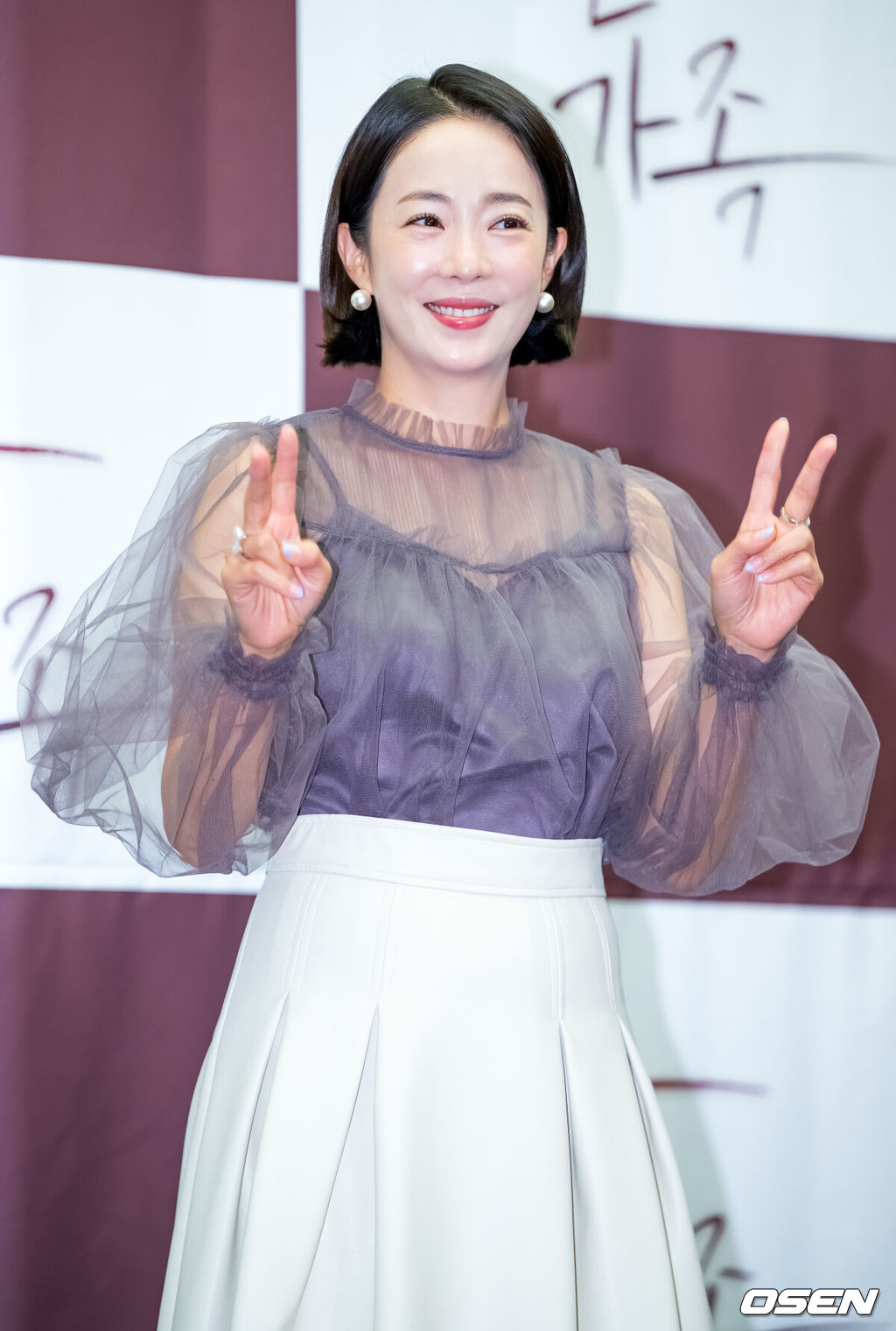 31일 오후 서울 마포구 상암동 스탠포드호텔 그랜드볼룸에서 드라마 '완벽한 가족' 기자간담회가 열렸다.진행 MC를 맡은 박은영 아나운서가 포토타임을 갖고 있다. 2023.08.31 / rumi@osen.co.kr