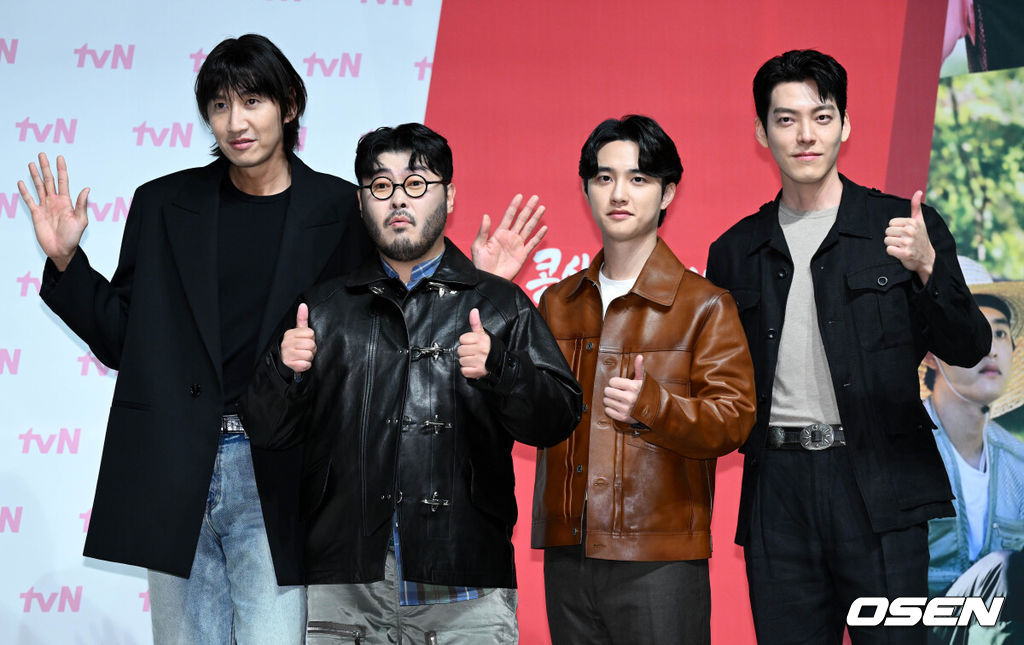 11일 서울 강남구 엘리에나호텔에서 tvN '콩 심은 데 콩 나고 팥 심은 데 팥 난다' 제작발표회가 열렸다.배우 이광수, 김기방, 도경수, 김우빈이 포즈를 취하고 있다. 2023.10.11 /cej@osen.co.kr