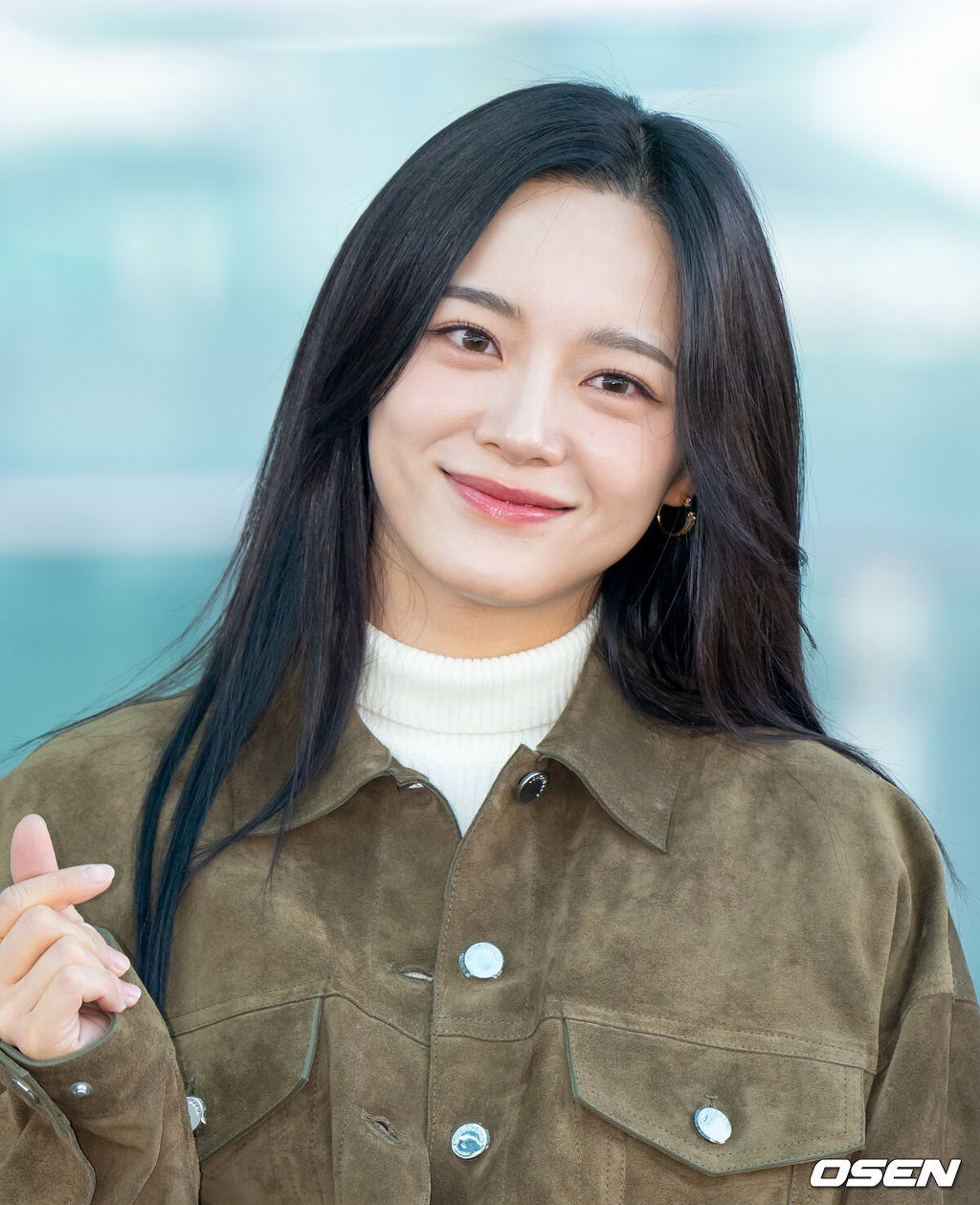 14일 오전 배우 김세정이 인천국제공항을 통해 프랑스 파리로 출국했다. 김세정은 롱샴 캠페인 촬영 스케줄을 소화할 예정이다. 배우 김세정이 출국장으로 향하고 있다. 2025.02.14 / ksl0919@osen.co.kr