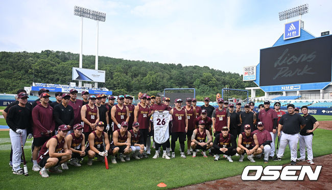[OSEN=대구, 이석우 기자] 20일 대구삼성라이온즈파크에서 2025 신한 SOL 뱅크 KBO 리그 삼성 라이온즈와 키움 히어로즈의 경기가 열린다. 홈팀 삼성은 후라도가, 방문팀 키움은 알칸타라가 선발 출전한다. 키움 외국인 타자 카디네스의 부상 대체 외국인 선수 스톤 개랫이 환송식을 갖고 있다. 2025.07.20 / foto0307@osen.co.kr