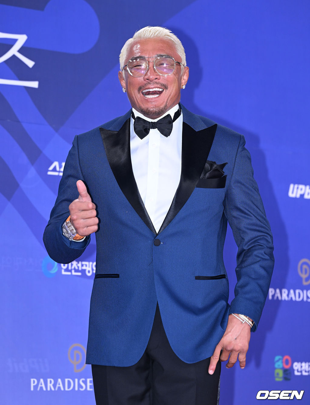 레드카펫 위에서도 '아조씨' 매력 추성훈 'MC배 고마워'