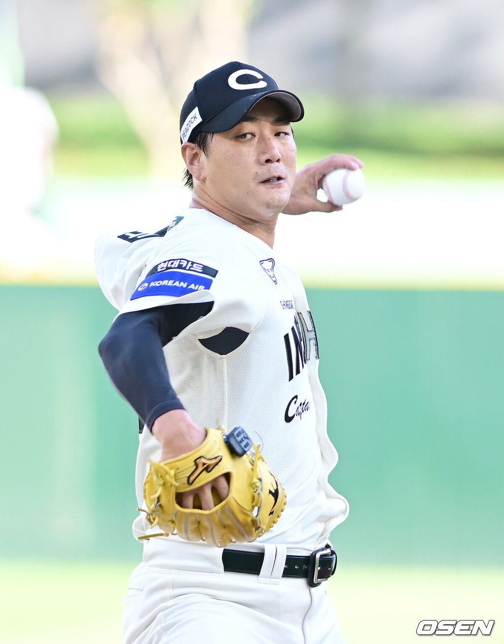 20일 인천 SSG랜더스필드에서 ‘2025 신한 SOL Bank KBO리그’ SSG 랜더스와 두산 베어스의 경기가 열렸다.SSG는 김광현, 두산은 곽빈을 선발로 내세웠다.1회초 SSG 선발 김광현이 마운드에 올라 힘차게 공을 뿌리고 있다. 2025.07.20 / ksl0919@osen.co.kr  