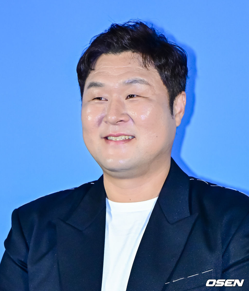 30일 오전 서울 용산구 한강로동 CGV 용산아이파크몰에서 영화 ‘좀비딸’ 제작보고회가 열렸다.‘좀비딸’은 이 세상 마지막 남은 좀비가 된 딸을 지키기 위해 극비 훈련에 돌입한 딸바보 아빠의 코믹 드라마.배우 윤경호가 간담회를 하고 있다. 2025.06.30 /jpnews@osen.co.kr