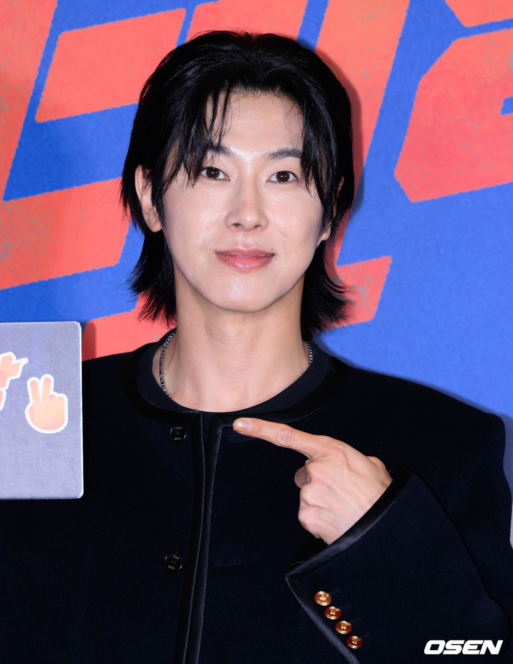 12일 오후 서울 CGV 용산아이파크몰에서 영화 ‘베테랑2’(감독 류승완) VIP시사회가 열렸다.‘베테랑2’는 나쁜 놈은 끝까지 잡는 베테랑 서도철 형사(황정민)의 강력범죄수사대에 막내 형사 박선우(정해인)가 합류하면서 세상을 떠들썩하게 한 연쇄살인범을 쫓는 액션범죄수사극으로 오는 13일 개봉된다.그룹 동방신기 유노윤호가 포토타임을 가지고 있다. 2024.09.12 / sunday@osen.co.kr