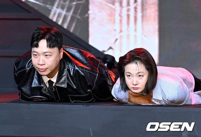 14일 오전 서울 동대문 브이스페이스에서 넷플릭스 예능 ‘코미디 리벤지’ 제작발표회가 열렸다.‘코미디 리벤지​’는 ‘코미디 로얄’ 우승팀 이경규팀이 판을 깔고 K-코미디 대표주자들이 각잡고 웃음 터뜨리는 코미디 컴피티션이다.코미디언 이상준, 박나래, 황제성이 포토타임을 가지고 있다. 2024.10.14 /sunday@osen.co.kr