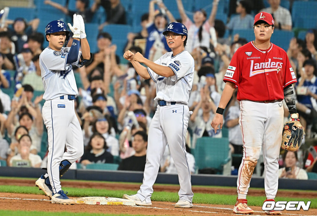 22일 대구삼성라이온즈파크에서 2025 신한 SOL 뱅크 KBO 리그 삼성 라이온즈와 SSG 랜더스의 경기가 열렸다. 홈팀 삼성은 원태인이, 방문팀 SSG는 화이트가 선발 출전했다. 삼성 라이온즈 양도근이 4회말 2사 1,2루 좌익수 앞 1타점 안타를 치고 세리머니를 하고 있다. 2025.07.22 / foto0307@osen.co.kr