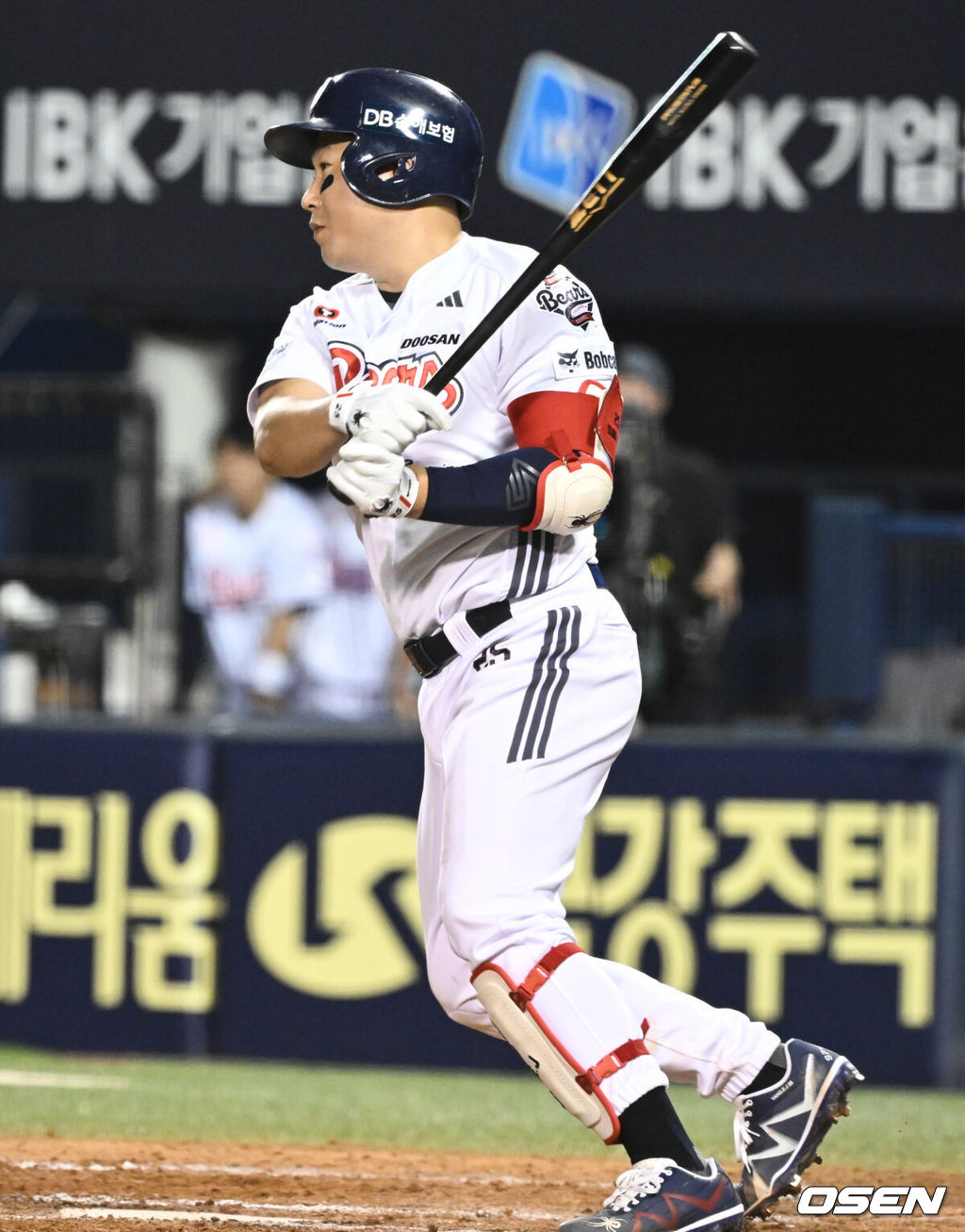 22일 오후 서울 잠실야구장에서 2025 신한 SOL Bank KBO리그 두산 베어스와 한화 이글스의 경기가 열렸다.이날 두산은 잭로그, 한화는 문동주를 선발로 내세웠다.9회말 1사 3루 두산 양의지가 적시타를 날리고 있다. 2025.07.22 /cej@osen.co.kr