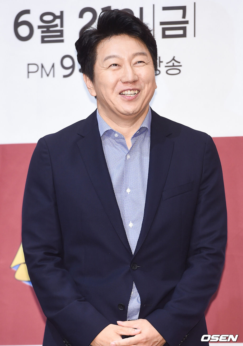 21일 서울 신도림 라마다 호텔에서 KBS2 새 예능프로그램 '으라차차 만수로' 제작발표회가 진행됐다.'으라차차 만수로'는 배우 김수로가 새로운 꿈을 향해 영국 축구 13부 리그 첼시로버스를 인수해 '구단주'의 꿈을 펼치는 과정을 담았다. 오늘(21일) 첫 방송.김수로가 미소 짓고 있다. / soul1014@osen.co.kr