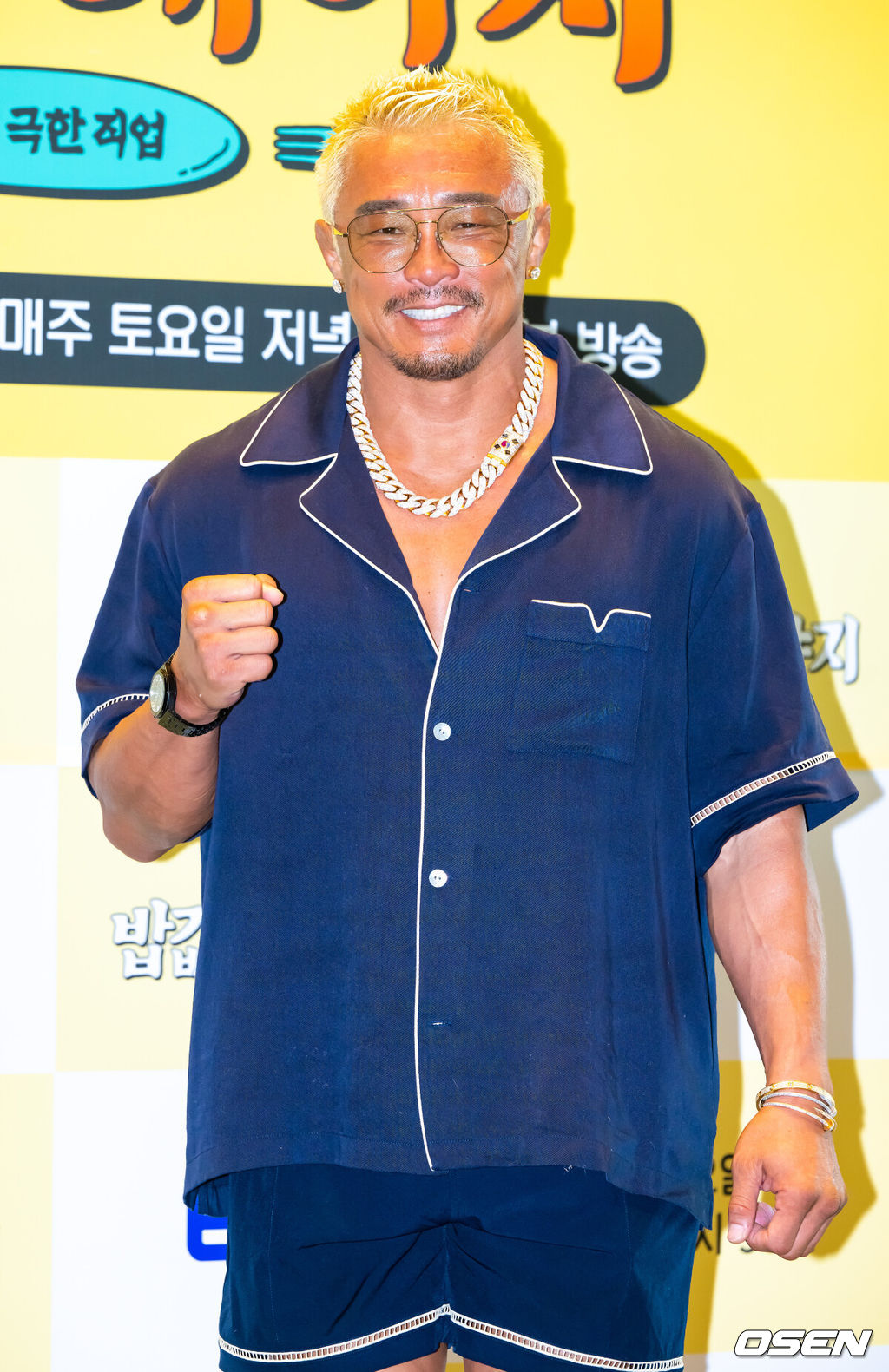 23일 오전 서울 여의도 TWO IFC에서 ENA, EBS 공동제작 '추성훈의 밥값은 해야지' 제작발표회가 진행됐다.오는 26일 오후 7시 50분에 첫 방송될 EBS, ENA 공동제작 '추성훈의 밥값은 해야지'는 '아조씨' 추성훈이 세계 극한 직업에 도전하고 땀 흘려 번 밥값만큼 즐기는 현지 밀착 리얼 생존 여행기로 이날 행사에는 추성훈, 곽준빈, 이은지, 송준섭 PD, 안제민 PD가 참석했다. 추성훈이 포즈를 취하고 있다 2025.07.23 / soul1014@osen.co.kr