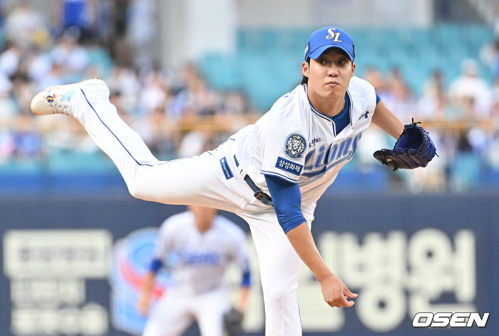 22일 대구삼성라이온즈파크에서 2025 신한 SOL 뱅크 KBO 리그 삼성 라이온즈와 SSG 랜더스의 경기가 열렸다. 홈팀 삼성은 원태인이, 방문팀 SSG는 화이트가 선발 출전했다. 삼성 라이온즈 선발 투수 원태인이 역투하고 있다. 2025.07.22 / foto0307@osen.co.kr