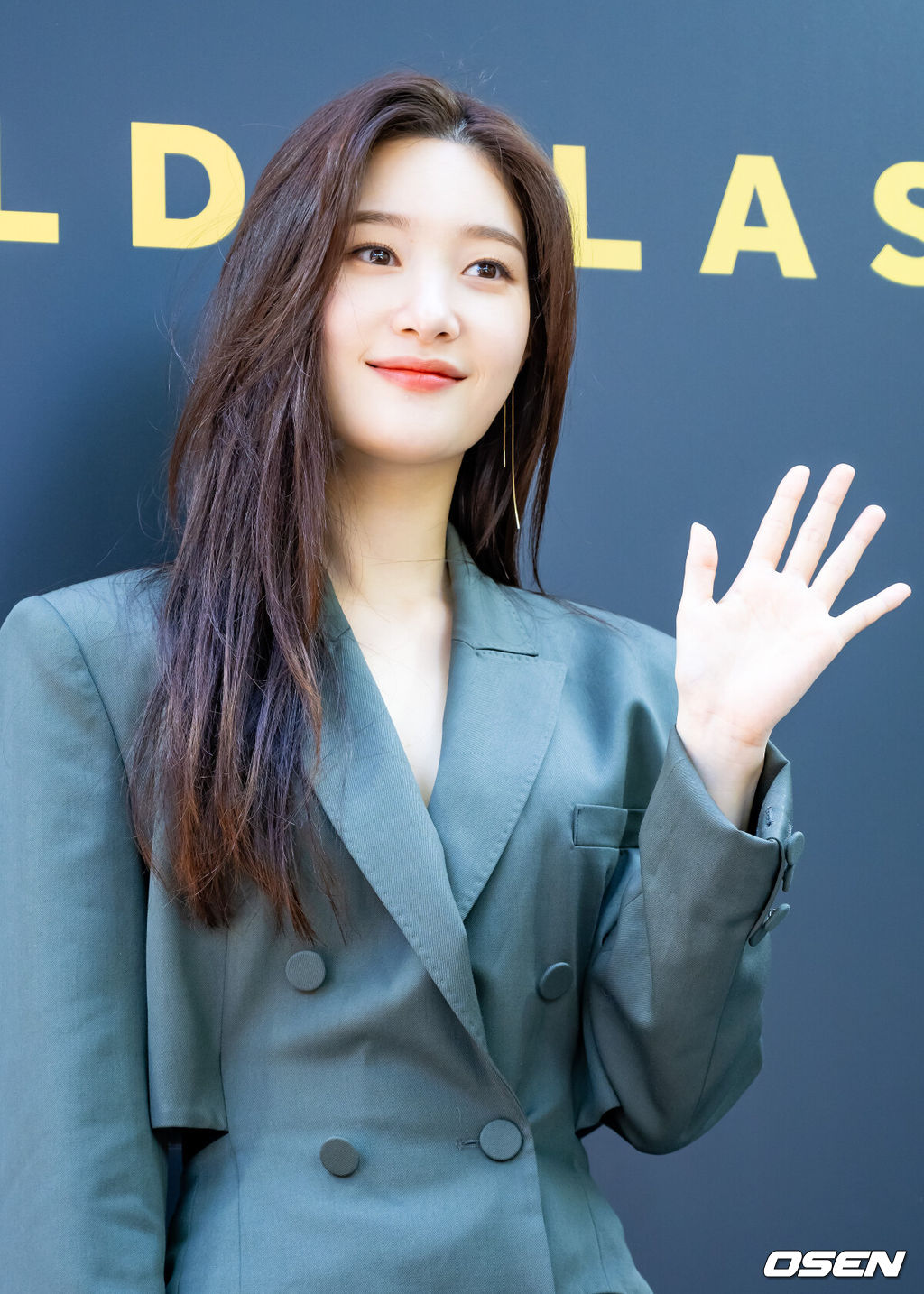  17일 오후 서울 종로구 아름지기에서 열린 '월드클래스 코리아 2023 파이널 대회' 개최 기념 포토콜 행사에 가수 겸 배우 정채연과 가수 유주가 참석했다. 배우 정채연이 포토월에서 포즈를 취하고 있다. 2023.05.17 /rumi@osen.co.kr