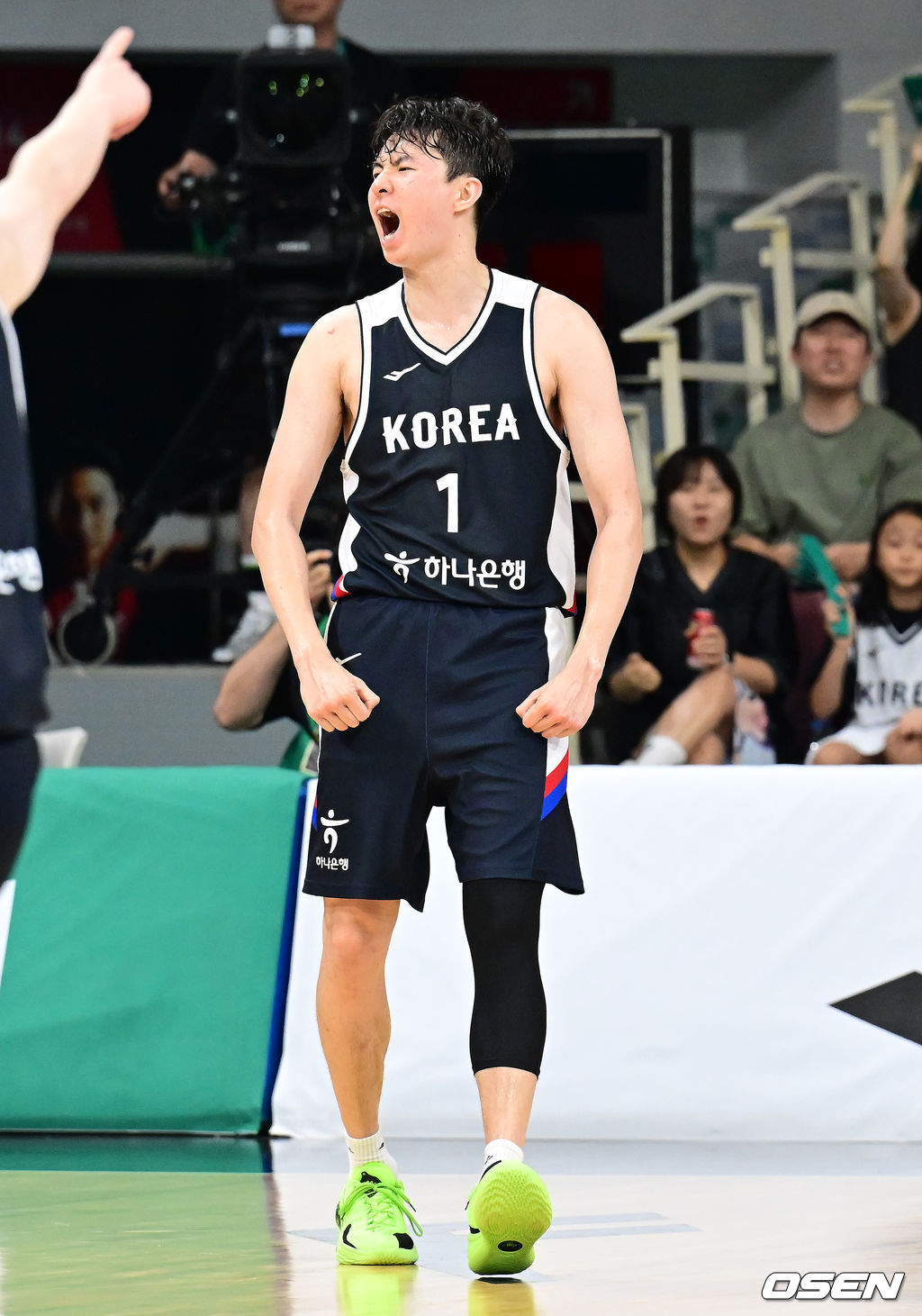 13일 오후 안양 정관장아레나에서 ‘하나은행 2025 남자농구 국가대표 평가전’ 대한민국과 일본의 두 번째 평가전이 열렸다. 대한민국은 지난 11일 열린 일본과의 첫 번째 평가전에서 91-77로 승리를 거뒀다. 2쿼터 대한민국 이현중이 슛에 성공한 뒤 기뻐하고 있다. 2025.07.13 / ksl0919@osen.co.kr