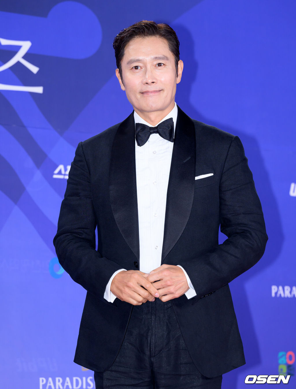 제4회 청룡시리즈어워즈 레드카펫 및 포토월 행사가 18일 인천 파라다이스시티에서 열렸다.청룡시리즈어워즈는 2022년 대한민국 최초로 시도된 오리지널 스트리밍 시리즈를 대상으로 하는 시상식이다. 사회는 전현무와 임윤아로 4년 연속 호흡을 맞춘다.배우 이병헌이 레드카펫을 밟고 있다. 2025.07.18 /sunday@osen.co.kr