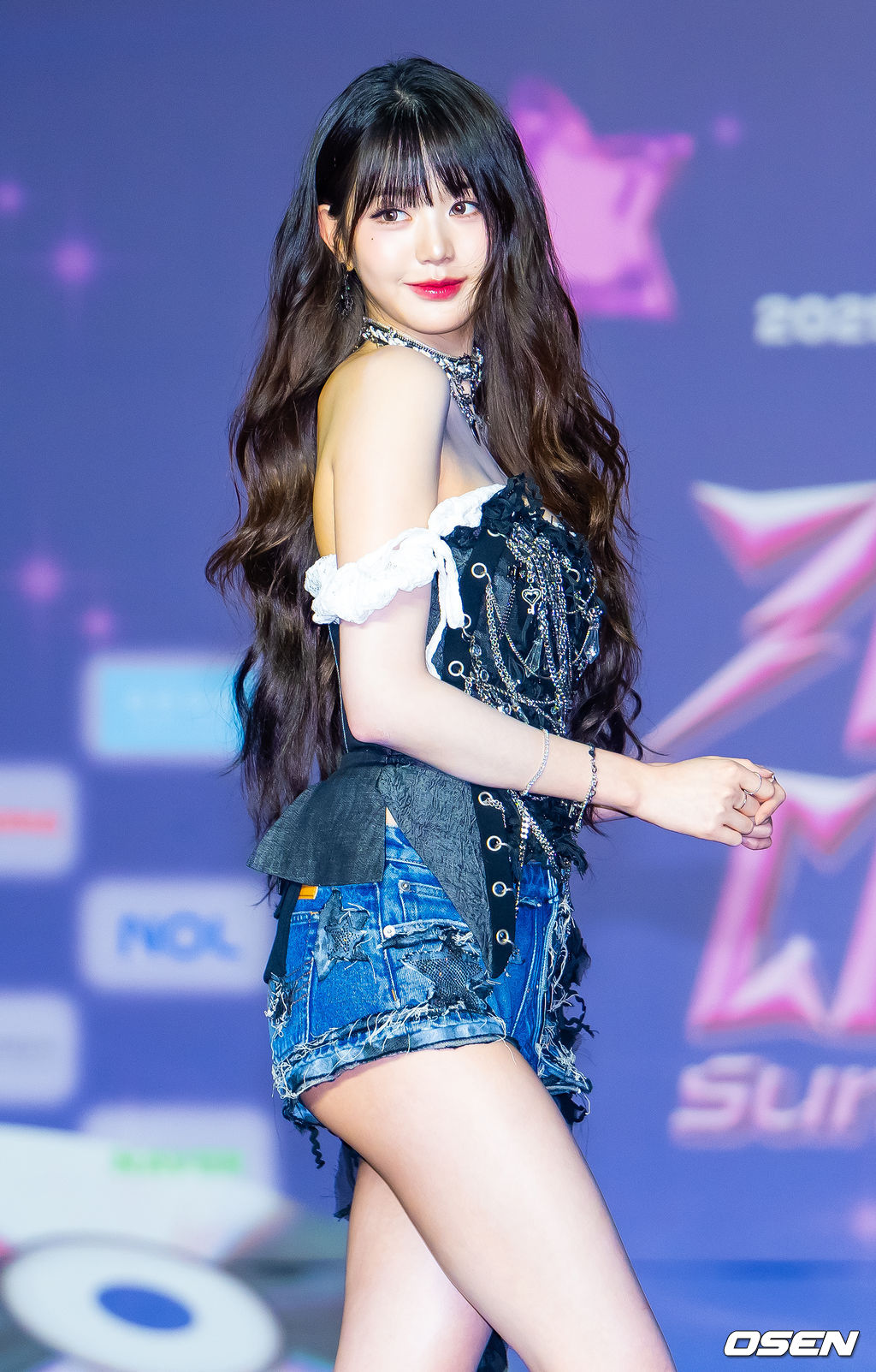 26일 오후 경기도 고양시 일산서구 킨텍스 제1전시장에서 '2025 SBS 가요대전 Summer' 블루카펫 행사가 열렸다.아이브 장원영이 입장하며 포즈를 취하고 있다. 2025.07.26 / rumi@osen.co.kr