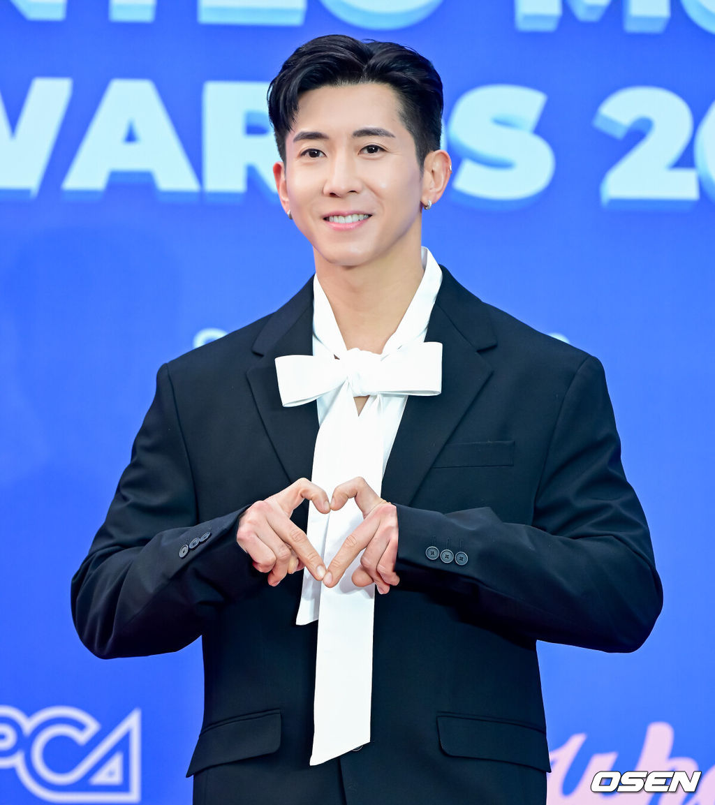 15일 오후 서울 장충동 장충체육관에서 ‘한터뮤직어워즈 2024’ 레드카펫 행사가 열렸다.1일 차인 이날 김재중, NOWADAYS(나우어데이즈), 민니, SAY MY NAME(세이마이네임), ARTMS(아르테미스), 연준, 이무진, EPEX(이펙스), 인순이, TXT(투모로우바이투게더), tripleS(트리플에스), 가희, 권인하, 김조한, 니콜, 브라이언, 앤디, 윤상, 정선아, 환희, 진영, 미연 등이 참석했다. 가수 브라이언이 포즈를 취하고 있다. 2025.02.15 /jpnews@osen.co.kr
