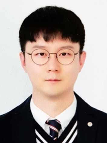 우석대에서 근무하는 김태경(입학관리팀) 직원이 대입제도 정착과 지역 인재 육성에 기여한 공로로 부총리 겸 교육부 장관 표창을 받았다. / 우석대