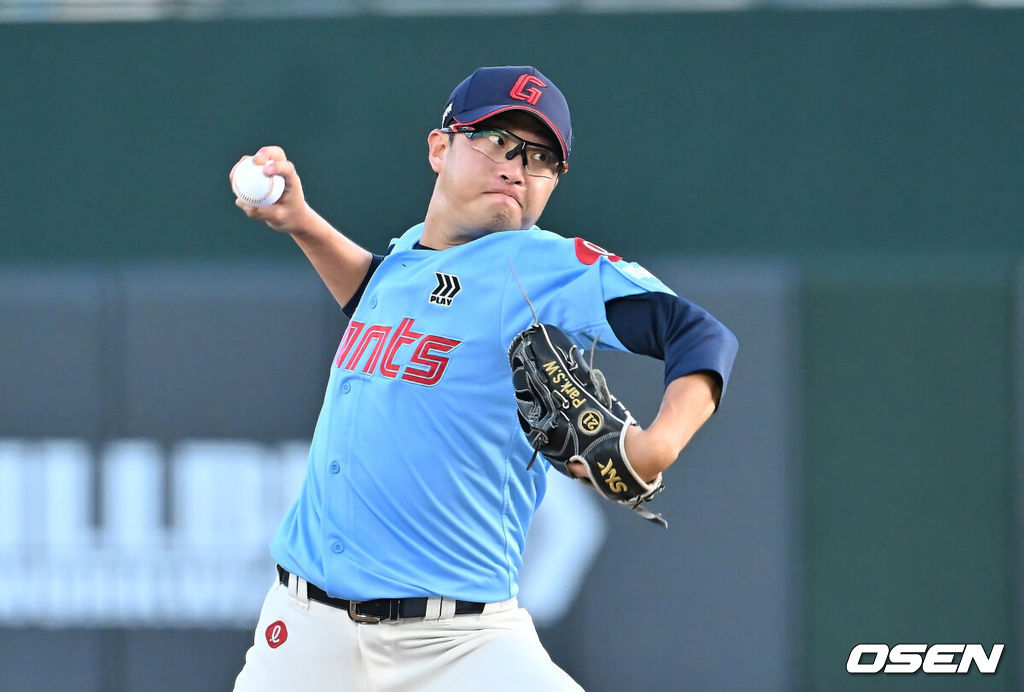29일 부산 사직야구장에서 2025 신한 SOL 뱅크 KBO 리그 롯데 자이언츠와 NC 다이노스의 경기가 열렸다. 홈팀 롯데는 박세웅이, 방문팀 NC는 로건이 선발 출전했다.롯데 자이언츠 선발 투수 박세웅이 역투하고 있다. 2025.07.29 / foto0307@osen.co.kr