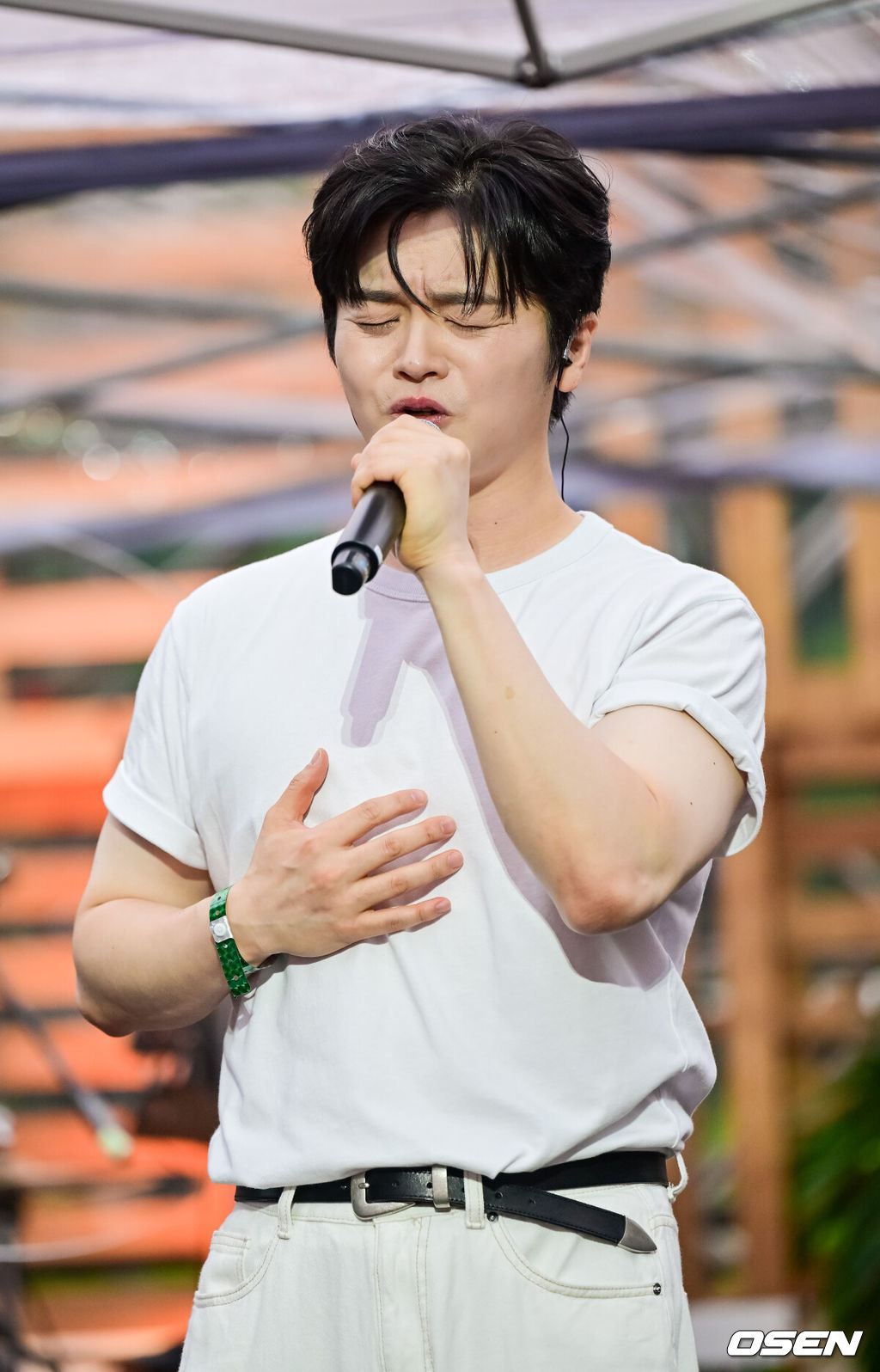 13일 서울 방이동 올림픽공원에서 국내 대표 음악 페스티벌 ‘뷰티풀 민트 라이프 2025(Beautiful Mint Life 2025, 이하 뷰민라) 첫째날 공연이 펼쳐졌다.첫날인 이날은 첫 페스티벌 헤드라이너 무대를 선보이는 ‘터치드’를 필두로 ‘선우정아’, ‘SAM KIM(샘킴)’, ‘오월오일’, ‘유주’, ‘Hi-Fi Un!corn(하이파이유니콘)’이 ‘Mint Breeze Stage(민트 브리즈 스테이지)’ 무대에 올랐다가수 황가람이 멋진 무대를 펼치고 있다. 2025.06.13 / soul1014@osen.co.kr