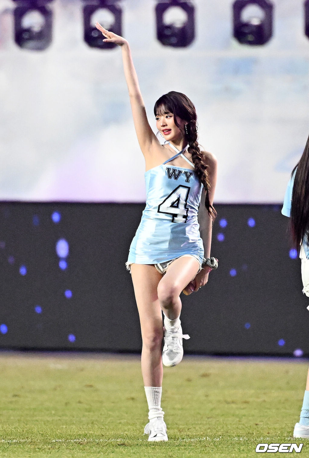 30일 오후 수원월드컵경기장에서 2025 쿠팡플레이 시리즈 팀 K리그와 프리미어리그의 명문 클럽 뉴캐슬 유나이티드의 경기가 열렸다.뉴캐슬의 한국 방문은 창단 133년 만에 처음이다. 국내에서 뉴캐슬의 인지도는 상대적으로 낮은 편이지만, 최근 박승수의 영입으로 주목받고 있다. 뉴캐슬은 팀 K리그와 경기에 이어 8월 3일 서울월드컵경기장에서 토트넘 홋스퍼와 경기를 치른다.하프타임 아이브 장원영이 공연을 선보이고 있다. 2025.07.30 / jpnews@osen.co.kr