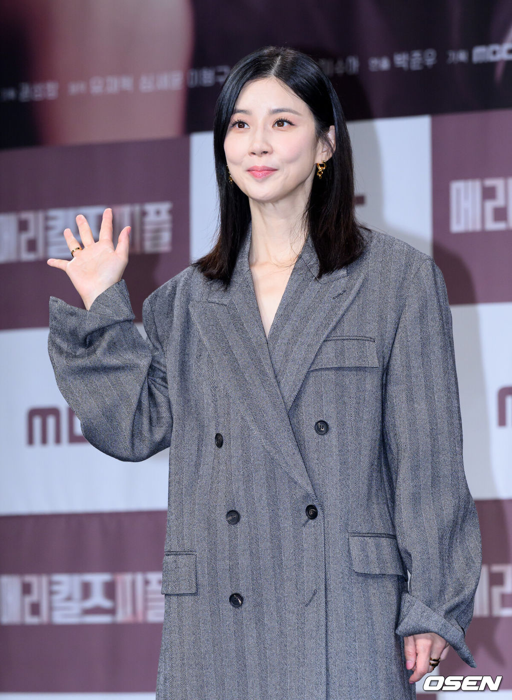 31일 서울 마포구 상암동 MBC 골든마우스홀에서 MBC 새 금토드라마 ‘메리 킬즈 피플’ 제작발표회가 열렸다.‘메리 킬즈 피플’은 치료 불가능한 환자들의 조력 사망을 돕는 의사와 이들을 추적하는 형사의 이야기를 다룬 서스펜스 드라마다.배우 이보영이 포토타임을 가지고 있다. 2025.07.31 /sunday@osen.co.kr