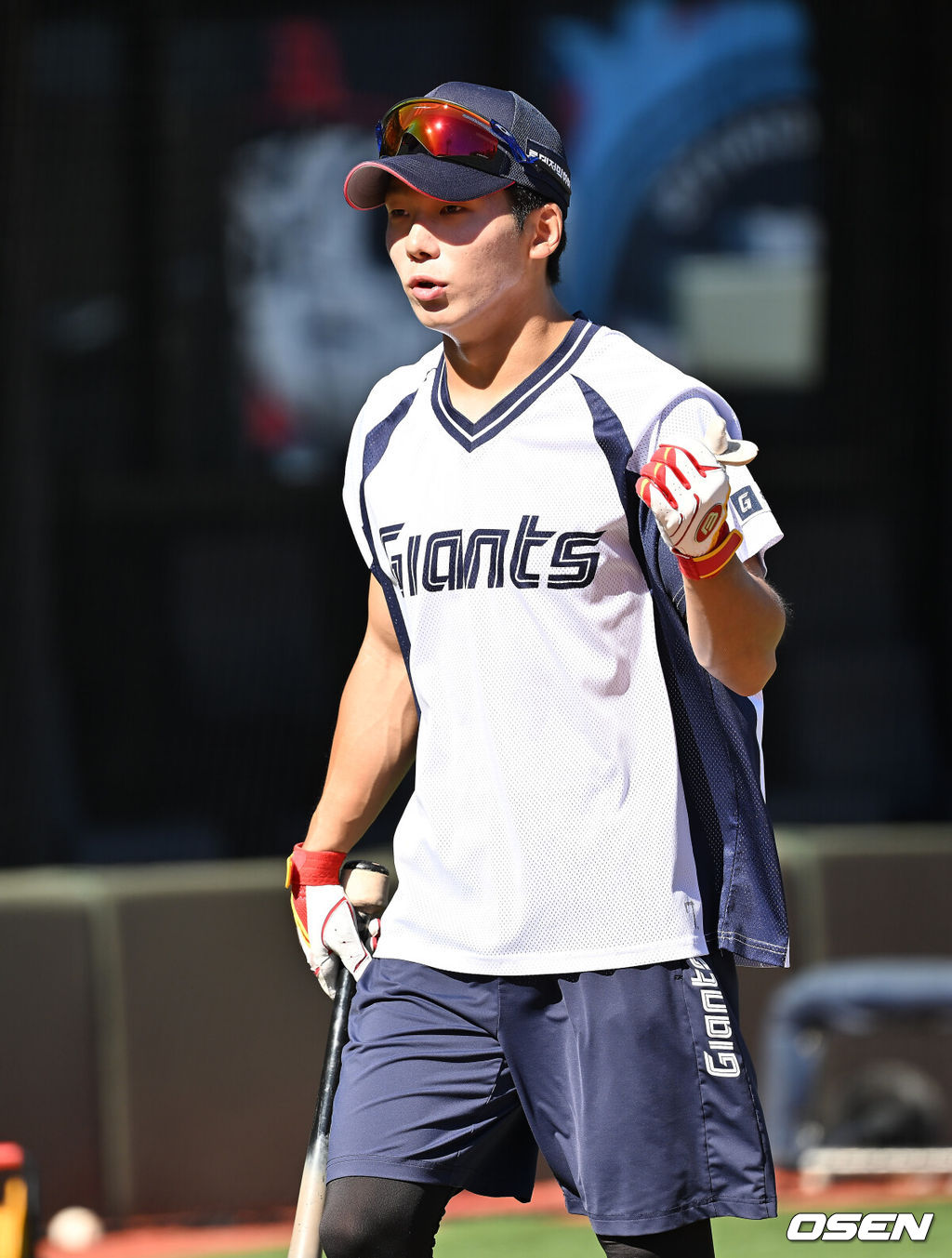 25일 부산 사직야구장에서 2025 신한 SOL 뱅크 KBO 리그 롯데 자이언츠와 KIA 타이거즈의 경기가 열린다. 홈팀 롯데는 데이비슨이, 방문팀 KIA는 김건국이 선발 출전한다.롯데 자이언츠 장두성이 훈련을 하고 있다. 2025.07.25 / foto0307@osen.co.kr