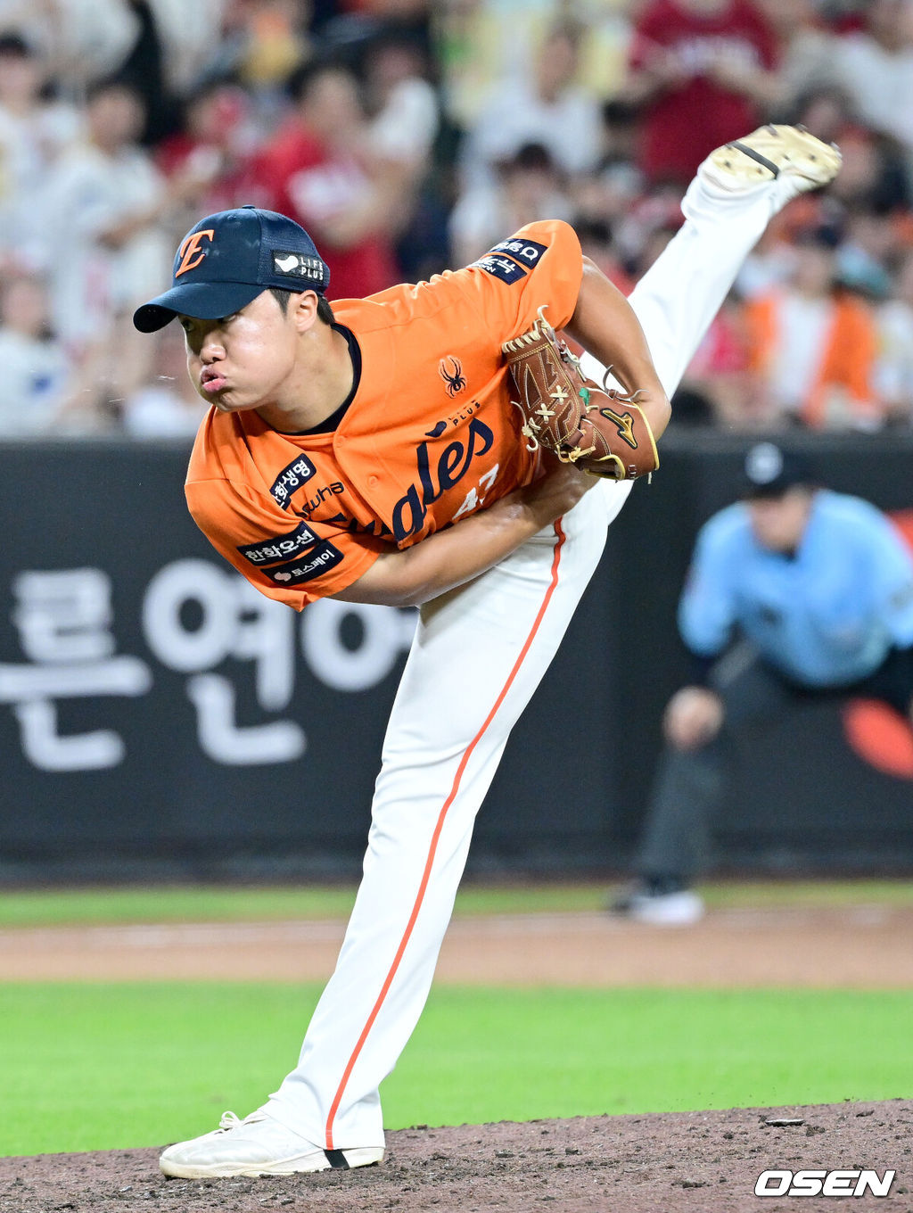 8회초 1사 1, 3루 상황 마운드에 오른 한화 투수 정우주가 힘차게 공을 뿌리고 있다. 2025.07.26 / dreamer@osen.co.kr
