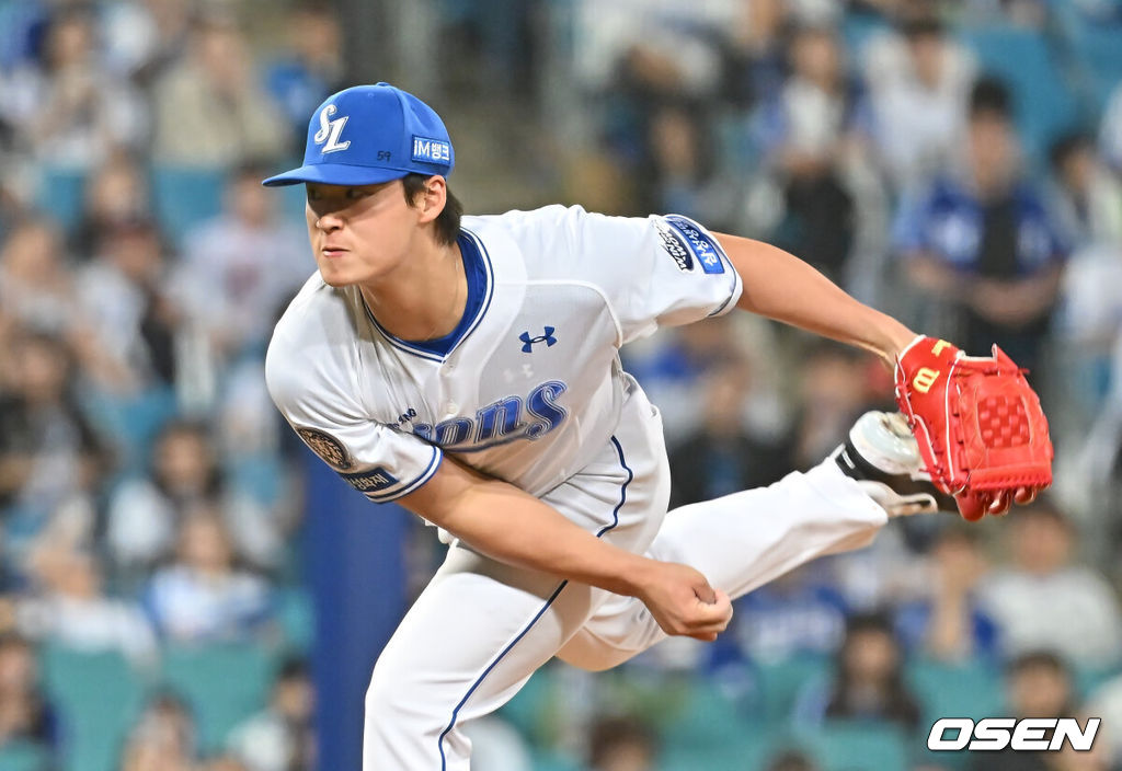 29일 대구삼성라이온즈파크에서 2025 신한 SOL 뱅크 KBO 리그 삼성 라이온즈와 롯데 자이언츠의 경기가 열렸다. 홈팀 삼성은 최원태가, 방문팀 롯데는 박세웅이 선발 출전했다. 삼성 라이온즈 이호성이 역투하고 있다. 2025.05.29 / foto0307@osen.co.kr