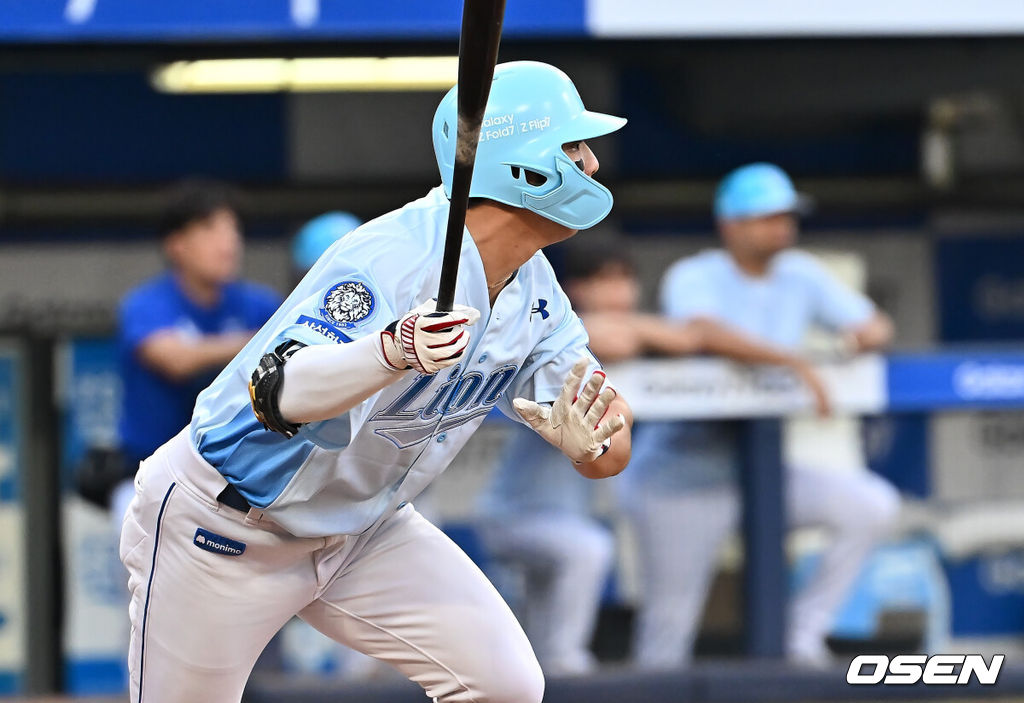 1일 대구삼성라이온즈파크에서 2025 신한 SOL 뱅크 KBO 리그 삼성 라이온즈와 LG 트윈스의 경기가 열렸다. 홈팀 삼성은 후라도가, 방문팀 LG는 임찬규가 선발 출전했다. 삼성 라이온즈 김영웅이 2회말 1사 만루 중견수 앞 2타점 안타를 치고 있다. 2025.08.01 / foto0307@osen.co.kr