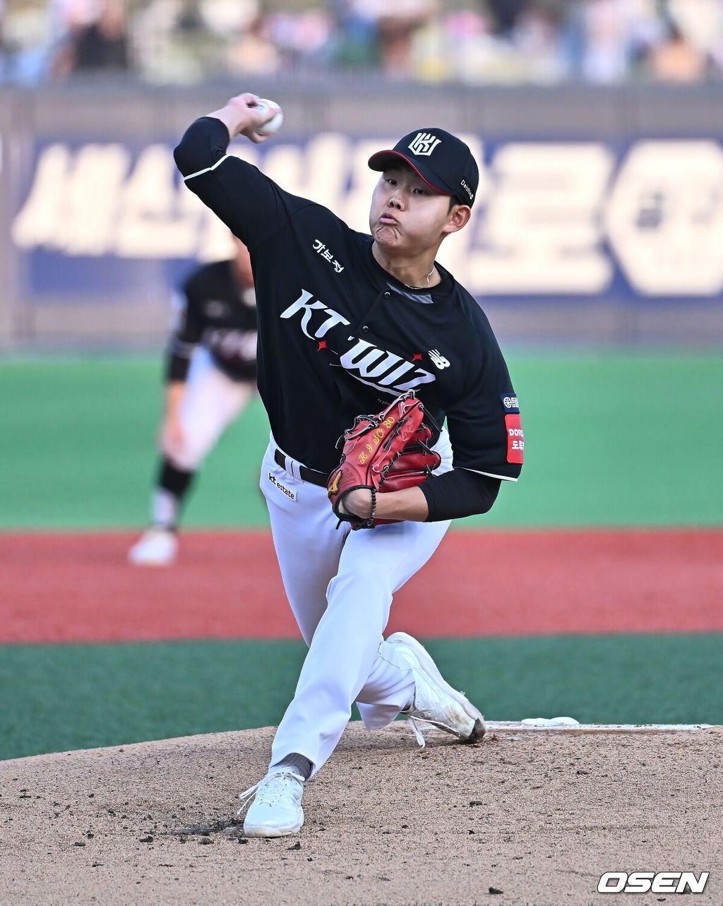 14일 포항야구장에서 2025 신한 SOL 뱅크 KBO 리그 삼성 라이온즈와 KT 위즈의 경기가 열렸다. 홈팀 삼성은 원태인이, 방문팀 KT는 소형준이 선발로 출전했다.KT 위즈 선발투수 소형준이 역투하고 있다. 2025.05.14 / foto0307@osen.co.kr