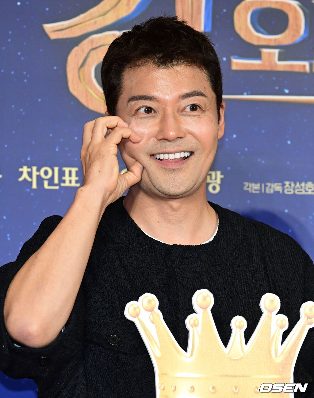 영화 '킹 오브 킹스'(감독 장성호, 제작 모팩스튜디오, 배급 디스테이션, 공동배급 시테스) VIP 포토월 행사가 9일 서울 강남구 메가박스 코엑스에서 열렸다.'킹 오브 킹스'는 이병헌, 진선규, 이하늬, 양동근, 차인표, 권오중, 장광 등 대한민국 대표 배우들이 목소리 연기로 참여한 글로벌 K-애니메이션이다. 한국어 더빙판과 할리우드 배우들이 참여한 자막판은 오는 16일, 전국 극장에서 동시 개봉된다.전현무가 포즈를 취하고 있다. 2025.07.09 /cej@osen.co.kr