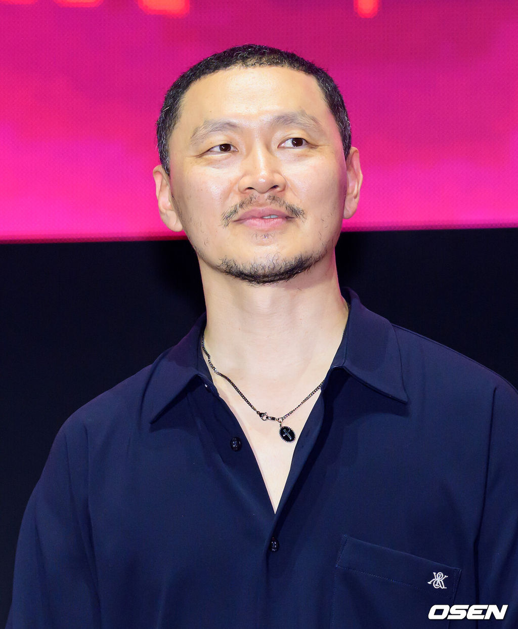 28일 오후 서울 세종대로 일대에서 '오징어게임 3' 피날레 이벤트가 열렸다. 이날 넷플릭스 시리즈 ‘오징어게임’의 황동혁 감독과 이정재, 이병헌을 비롯해 임시완, 강하늘 등 시즌 2·3 출연진이 서울에서 팬들과 만났다. 또 시즌 1 주역 박해수, 정호연, 이유미 등도 참석했다.이번 행사는 서울시와 넷플릭스가 공동 주최하는 '2025 K-콘텐츠 서울여행주간'의 하나로 마련됐다.배우 양동근이 인사를 하고 있다. 2025.06.28 /sunday@osen.co.kr