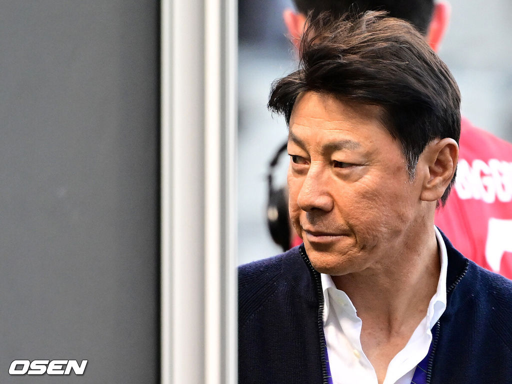 사상 첫 아시안컵 16강' 기적을 썼던 인도네시아 신태용 감독의 매직이 끝났다. 신태용 감독이 이끄는 인도네시아는 28일 오후 8시 30분(이하 한국시간) 자심 빈 하마드 스타디움에서 호주와 2023 아시아축구연맹(AFC) 카타르 아시안컵 16강전을 치러 0-4로 패했다. 인도네시아 신태용 감독이 경기장을 나서고 있다. 2024.01.28 / jpnews.osen.co.kr