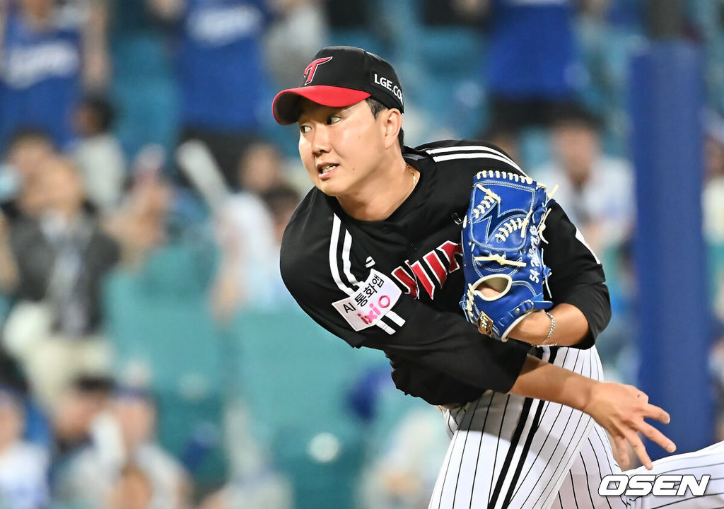 2일 대구삼성라이온즈파크에서 2025 신한 SOL 뱅크 KBO 리그 삼성 라이온즈와 LG 트윈스의 경기가 열렸다. 홈팀 삼성은 원태인이, 방문팀 LG는 에르난데스가 선발 출전했다. LG 트윈스 유영찬이 역투하고 있다. 2025.08.02 / foto0307@osen.co.kr