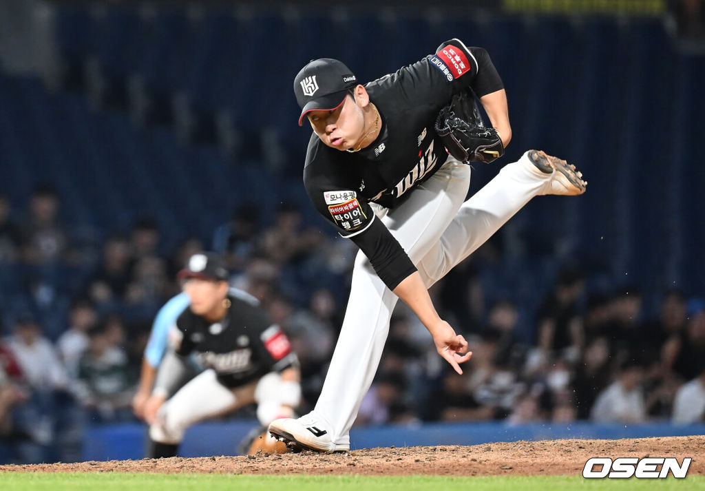 24일 창원NC파크에서 2025 신한 SOL 뱅크 KBO 리그 NC 다이노스와 KT 위즈의 경기가 열렸다. 홈팀 NC는 목지훈이, 방문팀 KT는 배제성이 선발 출전했다. KT 위즈 박영현이 역투하고 있다. 2025.07.24 / foto0307@osen.co.kr