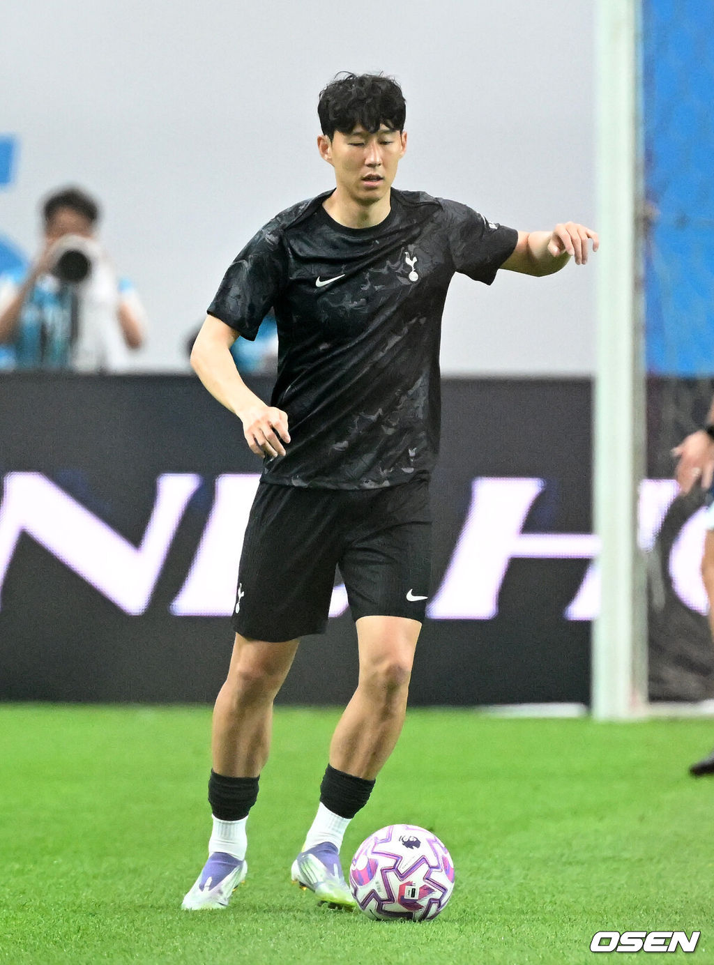 3일 오후 서울월드컵경기장에서 쿠팡플레이 시리즈 2025 2경기, 토트넘 홋스퍼 FC와 뉴캐슬 유나이티드 FC의 프리시즌 친선경기가 열렸다.토트넘 손흥민의 고별전이자 양민혁과 뉴캐슬 박승수의 맞대결로 주목받는 이번 경기는 단순한 프리시즌 친선경기가 아닌, 전설의 마지막, 신예의 등장 교차점이라는 특별한 의미가 더해진다.경기에 앞서 토트넘 홋스퍼 손흥민이 훈련을 하고 있다. 2025.08.03 /sunday@osen.co.kr