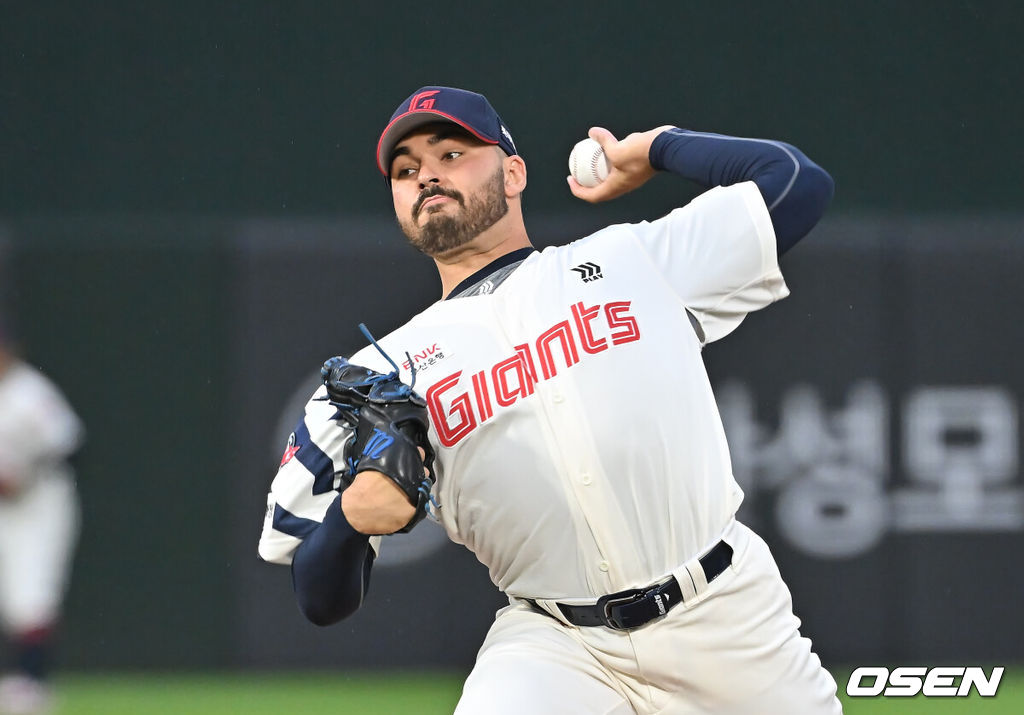 20일 부산 사직야구장에서 2025 신한 SOL 뱅크 KBO 리그 롯데 자이언츠와 삼성 라이온즈의 경기가 열렸다. 홈팀 롯데는 감보아가, 방문팀 삼성은 김대호가 선발 출전했다.롯데 자이언츠 선발 투수 감보아가 역투하고 있다. 2025.06.20 / foto0307@osen.co.kr