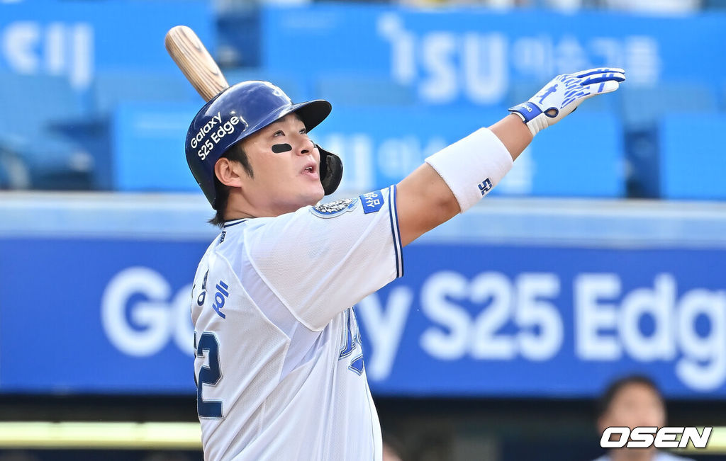 25일 대구삼성라이온즈파크에서 2025 신한 SOL 뱅크 KBO 리그 삼성 라이온즈와 한화 이글스의 경기가 열렸다. 홈팀 삼성은 후라도가, 방문팀 한화는 와이스가 선발 출전했다. 삼성 라이온즈 박병호가 1회말 1사 2루 우익수 오른쪽 2루타를 치고 있다. 2025.06.25 / foto0307@osen.co.kr