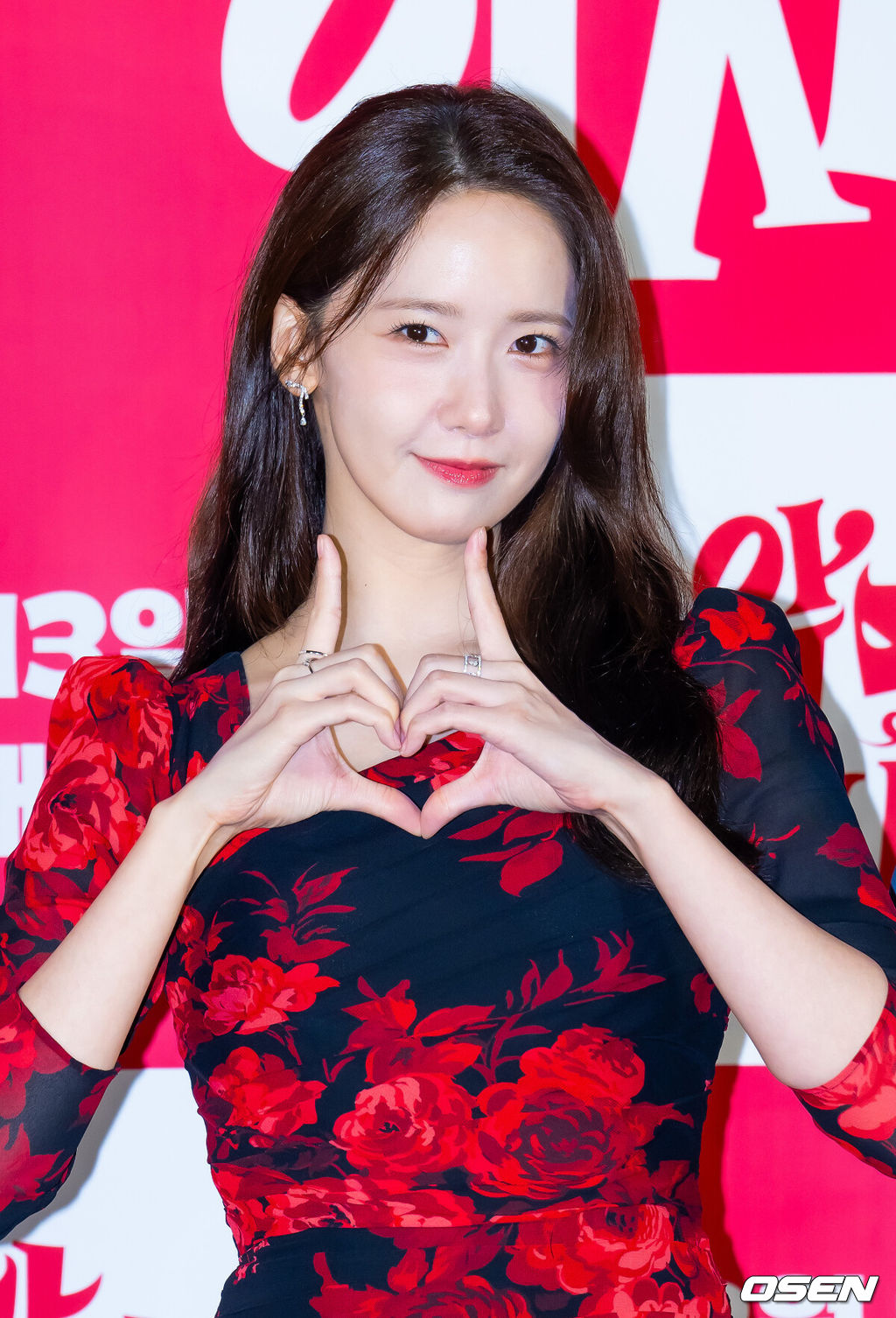 9일 오전 서울 용산구 CGV 용산아이파크몰에서 영화 '악마가 이사왔다' 제작보고회가 열렸다.영화 '악마가 이사왔다'(이상근 감독)는 새벽마다 악마로 깨어나는 '선지'(임윤아 분)를 감시하는 기상천외한 아르바이트를 하게 된 청년 백수 '길구'(안보현)의 영혼 탈탈 털리는 이야기를 담은 악마 들린 코미디다.배우 임윤아가 포토타임을 갖고 있다. 2025.07.09 / rumi@osen.co.kr