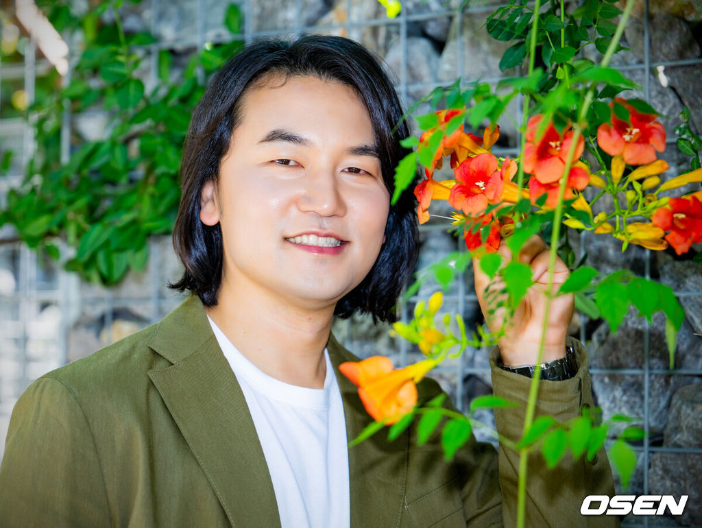 배우 이석이 5일 서울 마포구 합정동에서 OSEN과 인터뷰를 진행했다.배우 이석은 넷플릭스 시리즈 '오징어게임', '트리거' 에서 인상 깊은 연기를 펼쳤다.  배우 이석이 인터뷰에 앞서 포즈를 취하고 있다. 2025.08.05 /rumi@osen.co.kr