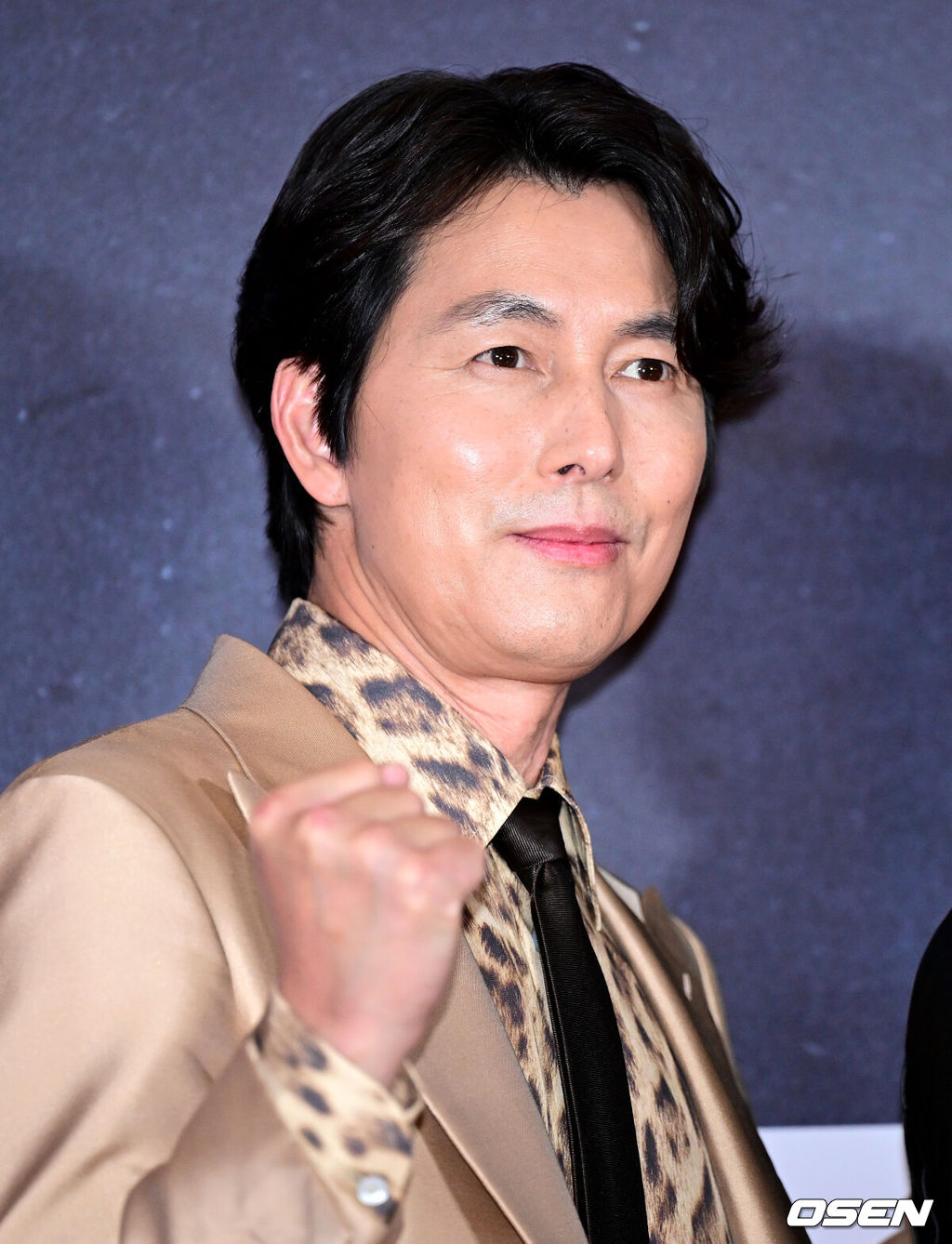 9일 오후 서울 삼성동 메가박스 코엑스에서 영화 ‘보호자’(감독 정우성) 레드카펫 쇼케이스 행사가 열렸다.<br /><br />영화 ’보호자’는 10년 만에 출소해 몰랐던 딸의 존재를 알고 평범하게 살기를 원하는 수혁과 그를 노리는 이들 사이의 이야기를 그린 액션 영화로 오는 15일 개봉된다. <br /><br />감독 겸 배우 정우성이 포토타임을 하고 있다. 2023.08.09  / dreamer@osen.co.kr