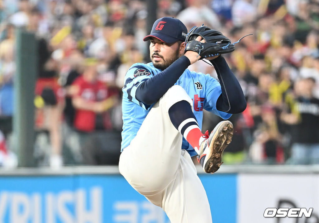 5일 부산 사직야구장에서 2025 신한 SOL 뱅크 KBO 리그 롯데 자이언츠와 KIA 타이거즈의 경기가 열렸다. 홈팀 롯데는 감보아가, 방문팀 KIA는 네일이 선발 출전했다.롯데 자이언츠 선발 투수 감보아가 역투하고 있다. 2025.08.05 / foto0307@osen.co.kr