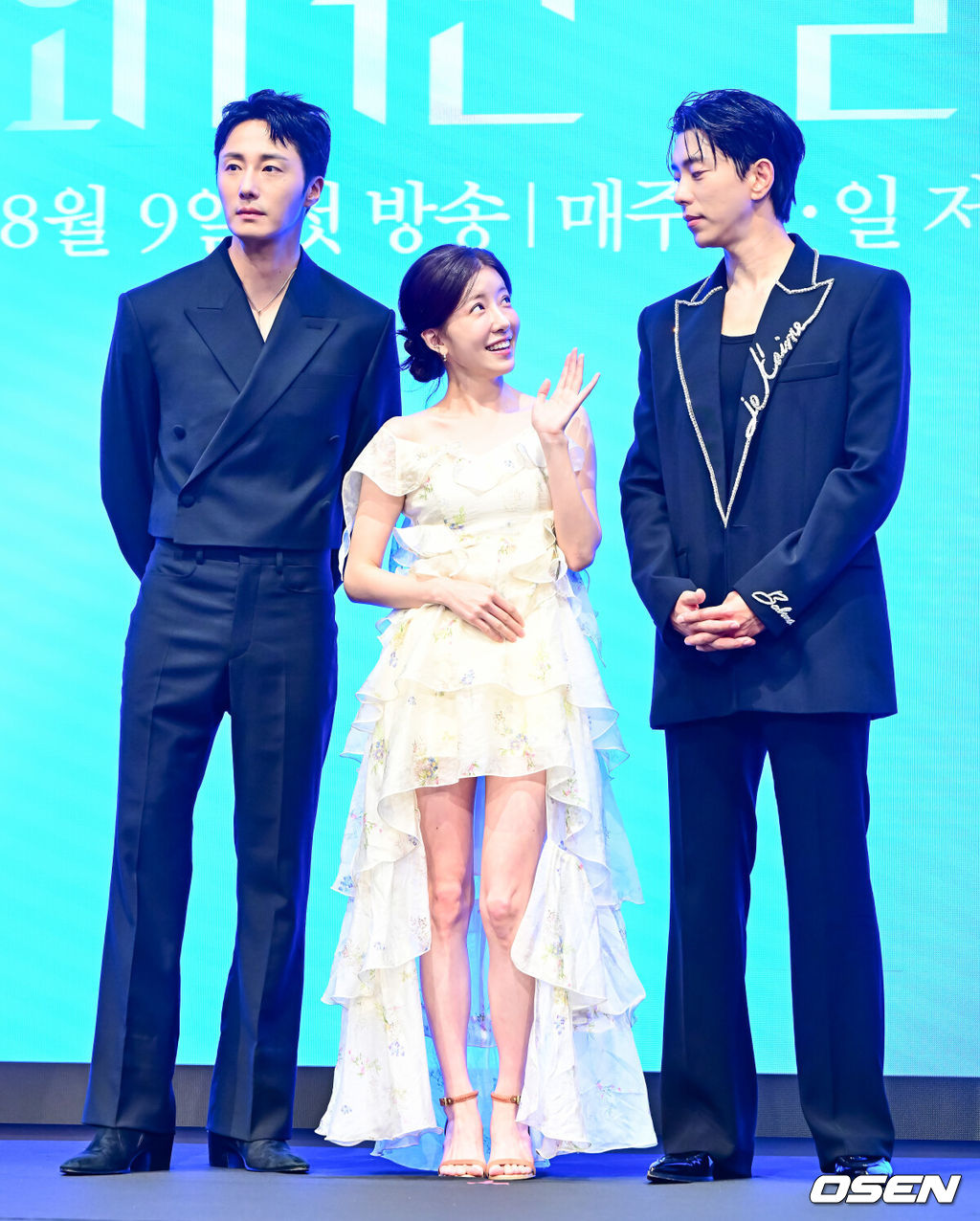 6일 오후 서울 구로구 신도림 더 세인트에서 KBS 2TV 새 주말드라마 ‘화려한 날들’ 제작발표회가 열렸다.‘화려한 날들’은 ‘인간은 누구에게나 화려한 날들이 있다. 지금이든, 과거에서든, 앞으로든. 각기 다른 의미로 만나게 되는 화려한 날들에 대한 세대 공감 가족 멜로 이야기’다. 배우 정일우, 정인선, 윤현민이 포토타임을 하고 있다. 2025.08.06 / jpnews@osen.co.kr