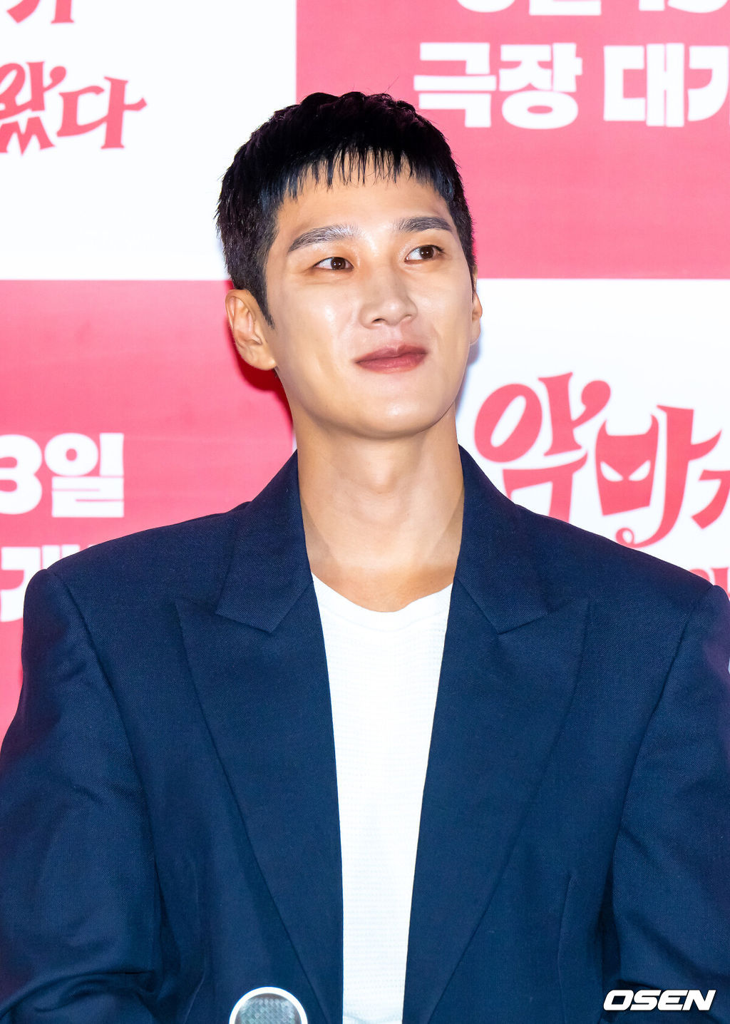 6일 오후 서울 용산아이파크몰 내 용산 CGV에서 영화 ‘악마가 이사왔다’ 언론시사회가 진행됐다.‘악마가 이사왔다’ 는 새벽마다 악마로 깨어나는 선지(임윤아)를 감시하는 기상천외한 아르바이트에 휘말린 청년 백수 길구(안보현)의 고군분투를 담은 악마 들린 코미디.  배우 안보현이 질문을 듣고 있다  2025.08.06 / soul1014@osen.co.kr
