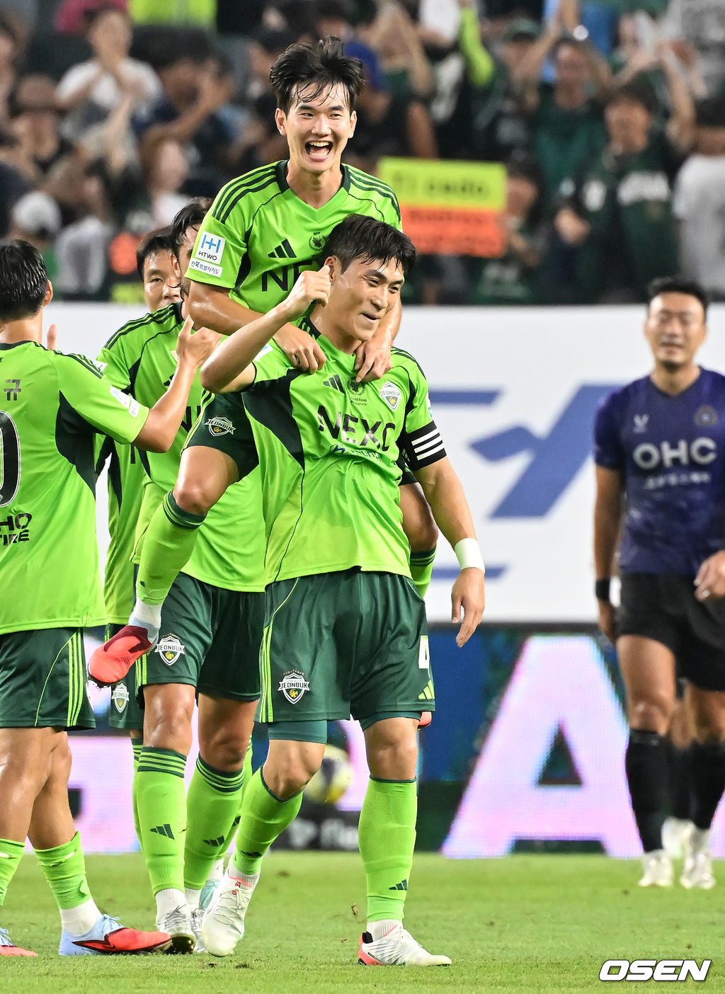 8일 오후 전주월드컵경기장에서 하나은행 K리그1 2025 25라운드 전북현대와 FC안양의 경기가 열렸다. 전북은 이날 21경기 연속 무패에 도전한다.전반 전북 박진섭이 선제골에 성공한 후 기뻐하고 있다. 2025.08.08 / rumi@osen.co.kr